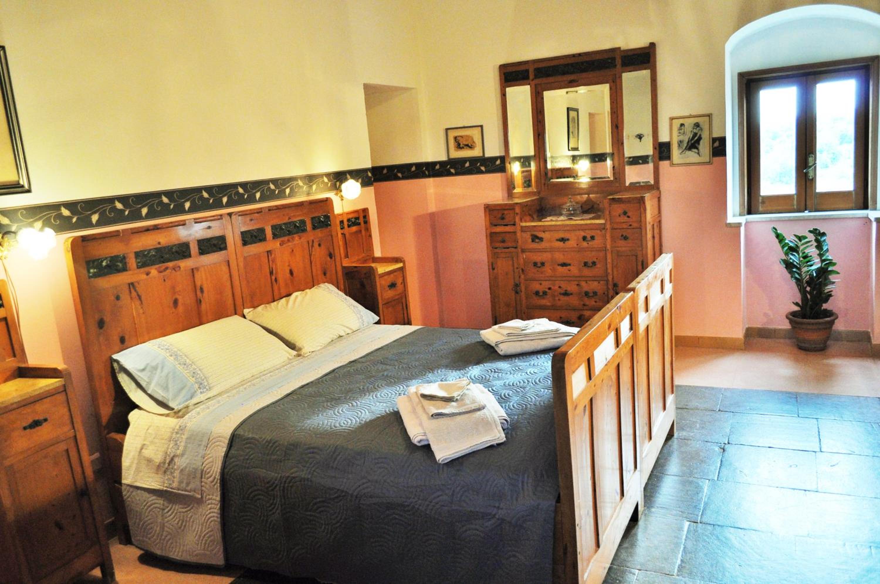 Family Room with Bathroom photo 2