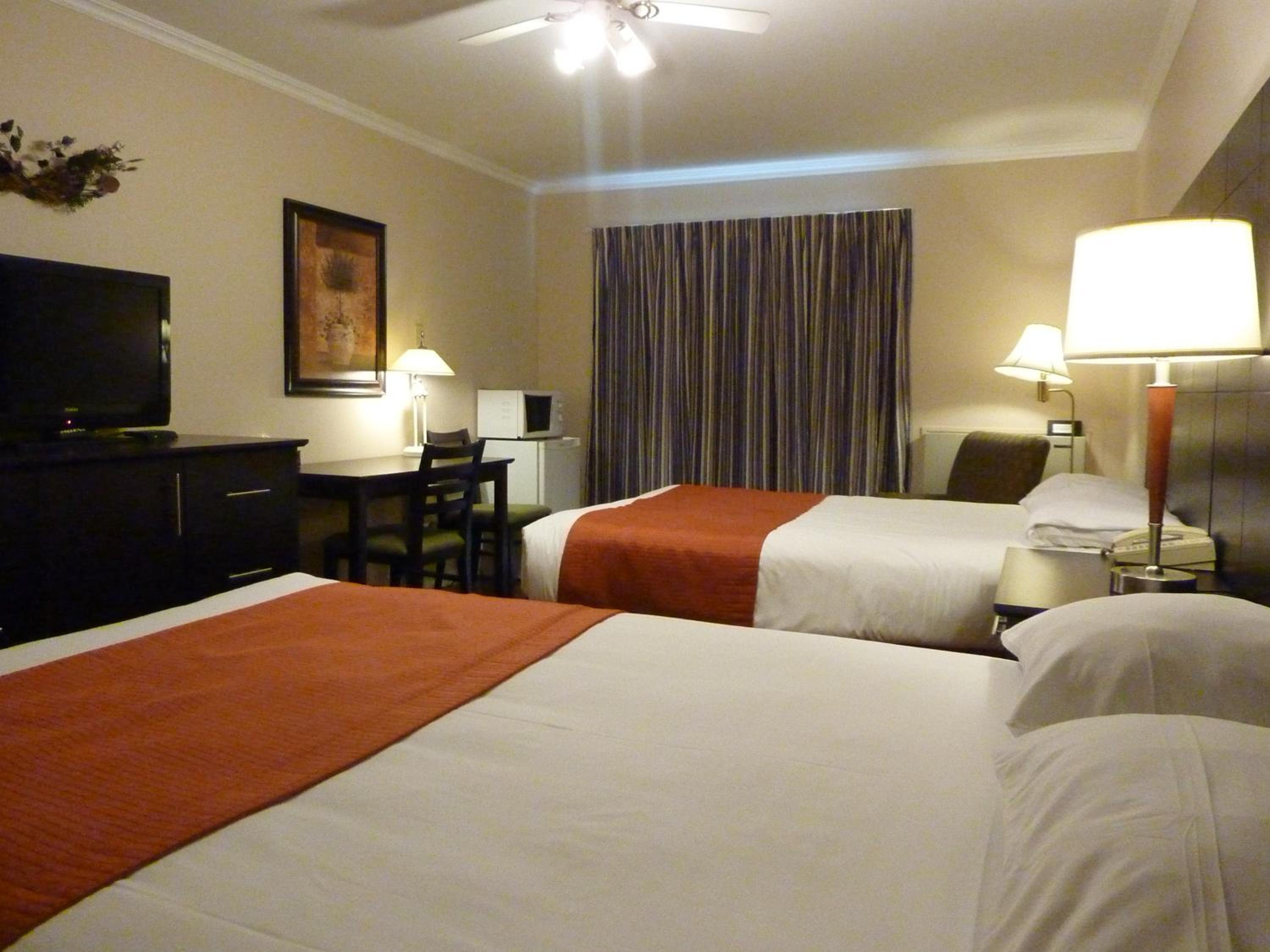 Double Room with Two Double Beds photo 2