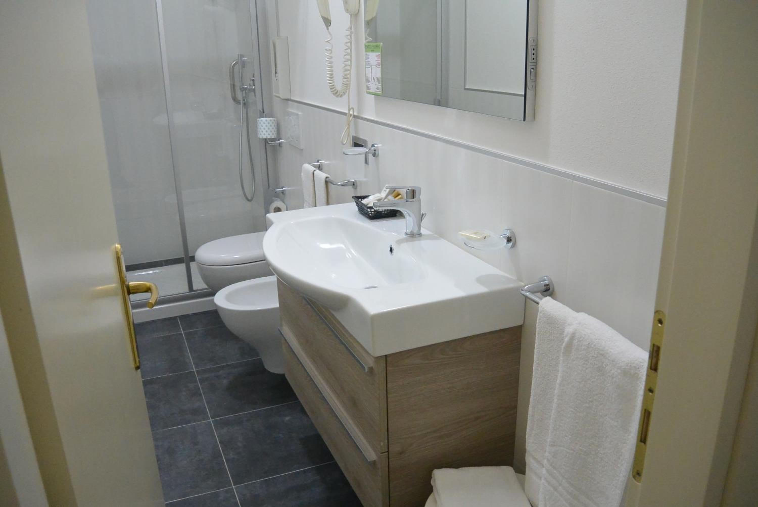 Standard Double Room - Photo 2