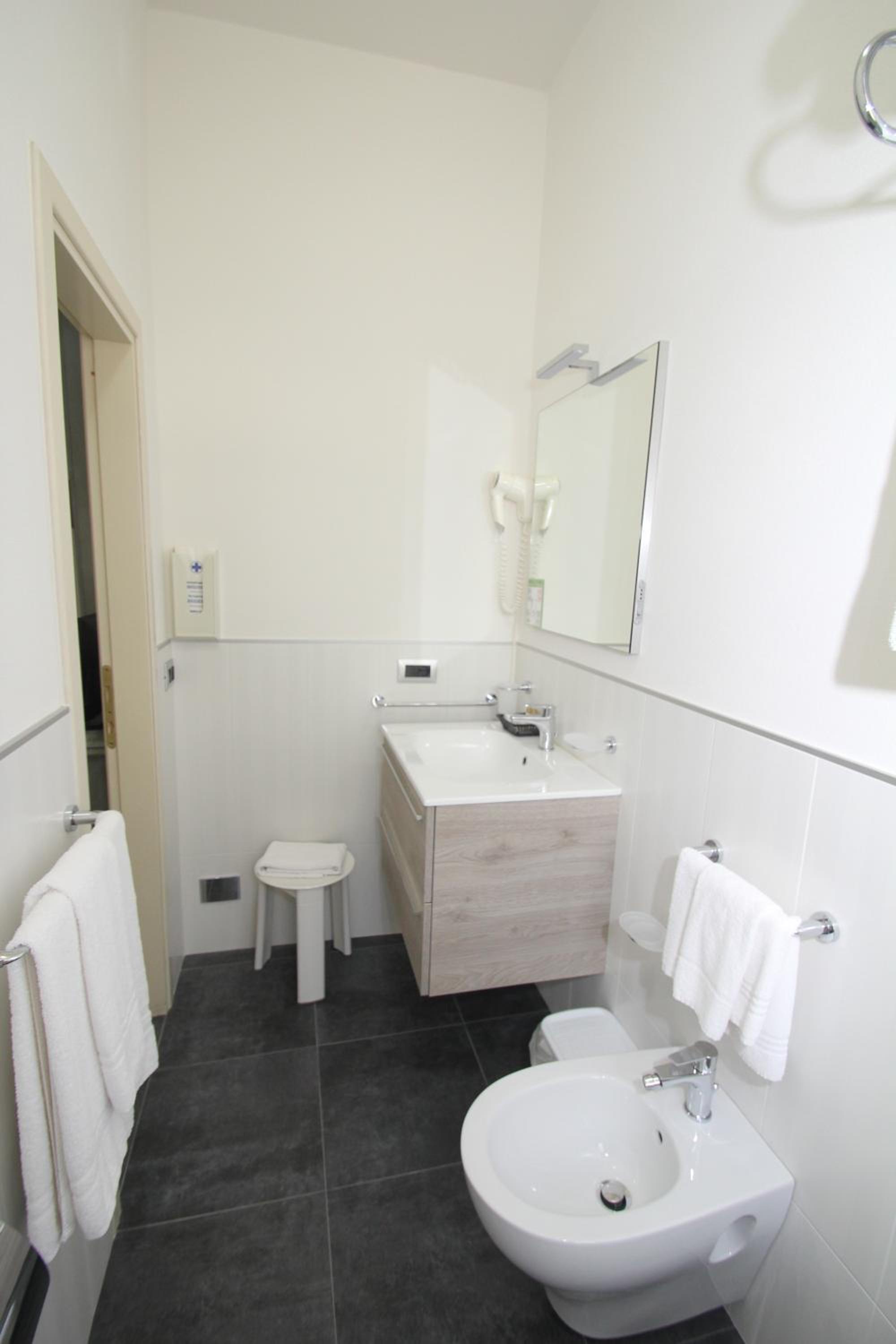 Double or Twin Room with Balcony photo 2
