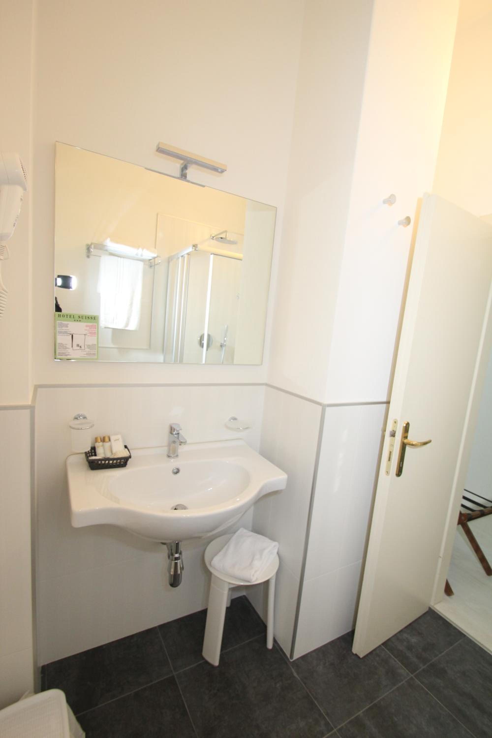 Double or Twin Room with Balcony photo 3