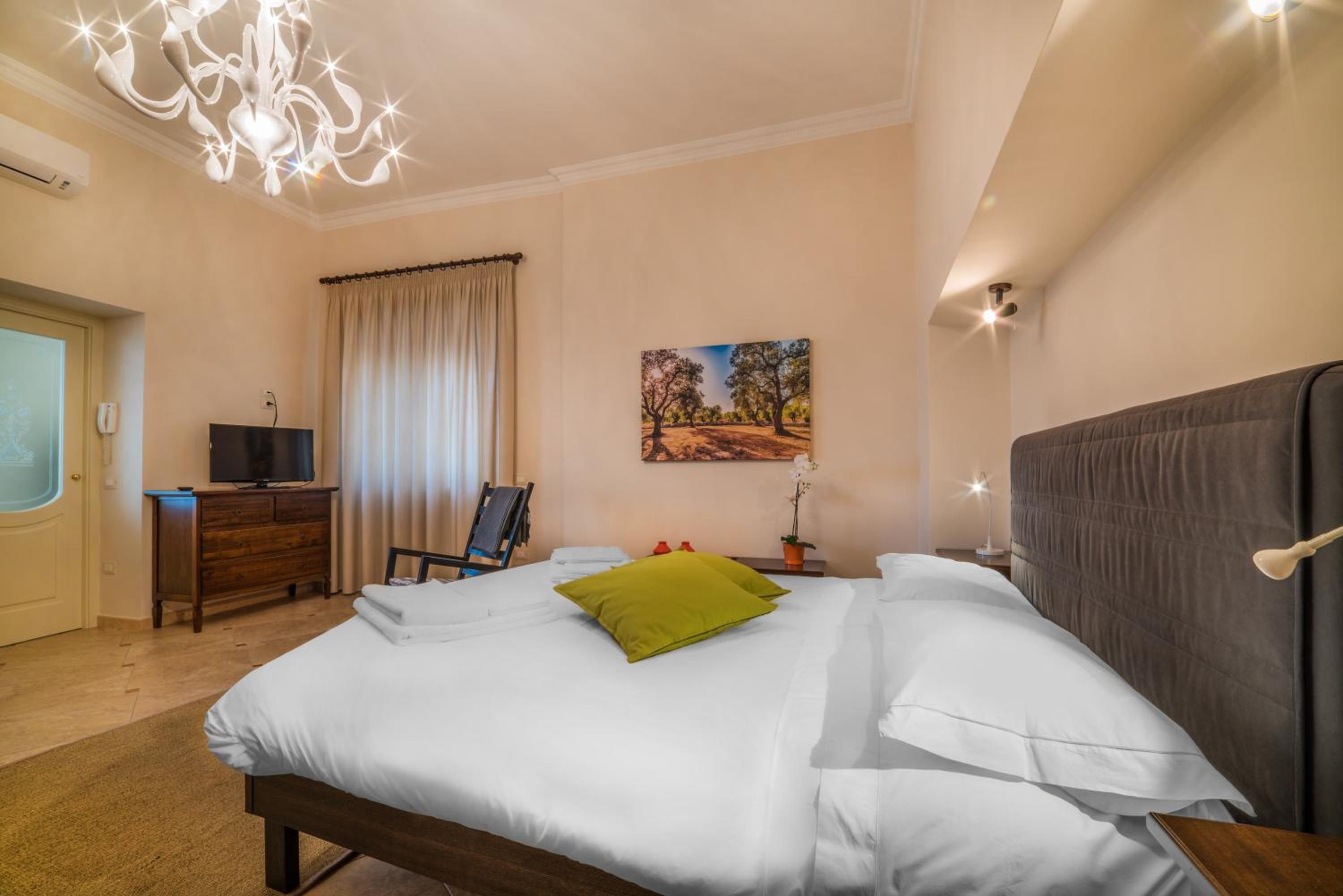 One-Bedroom Suite photo 1