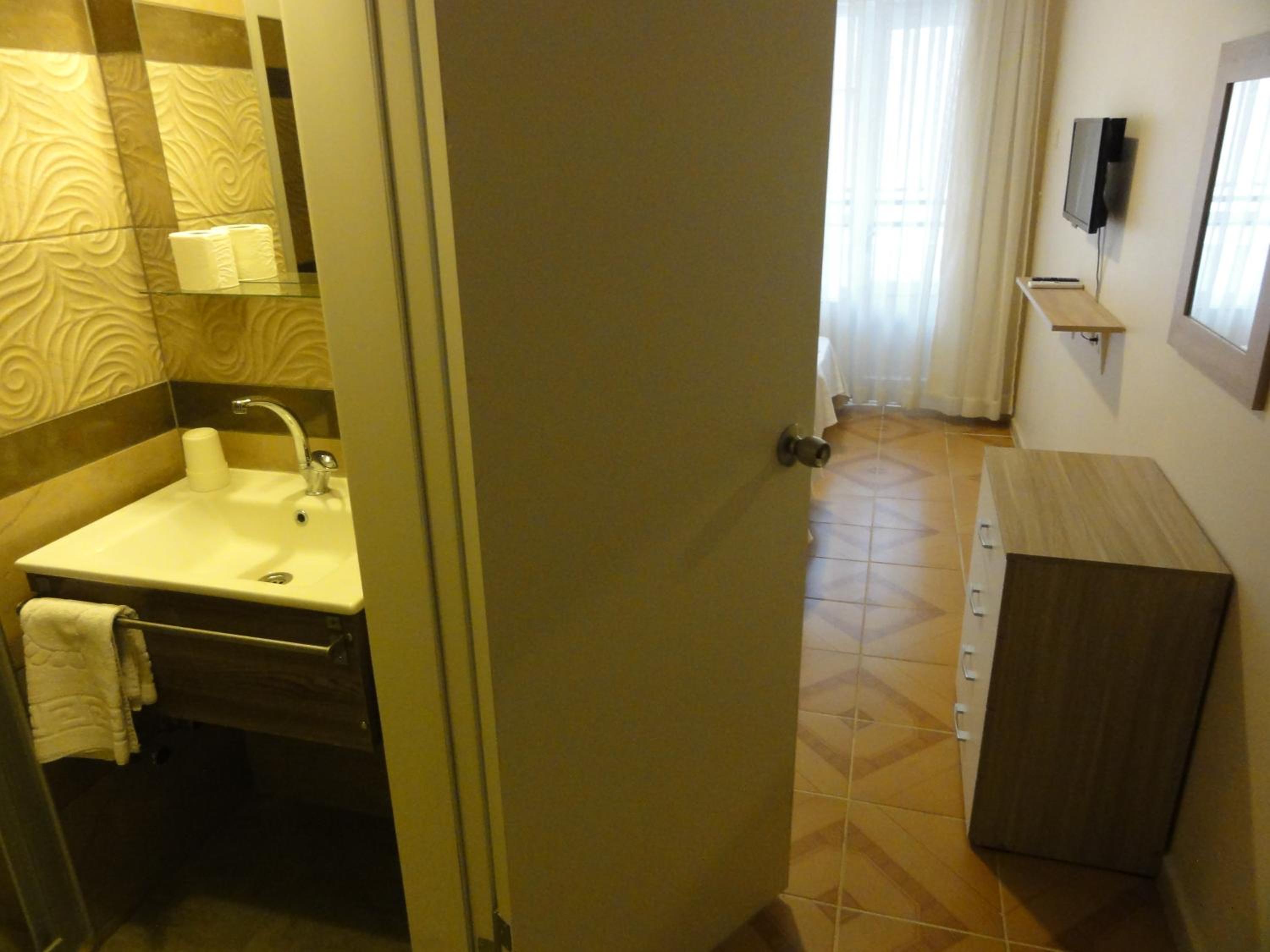 Double or Twin Room - Photo 13