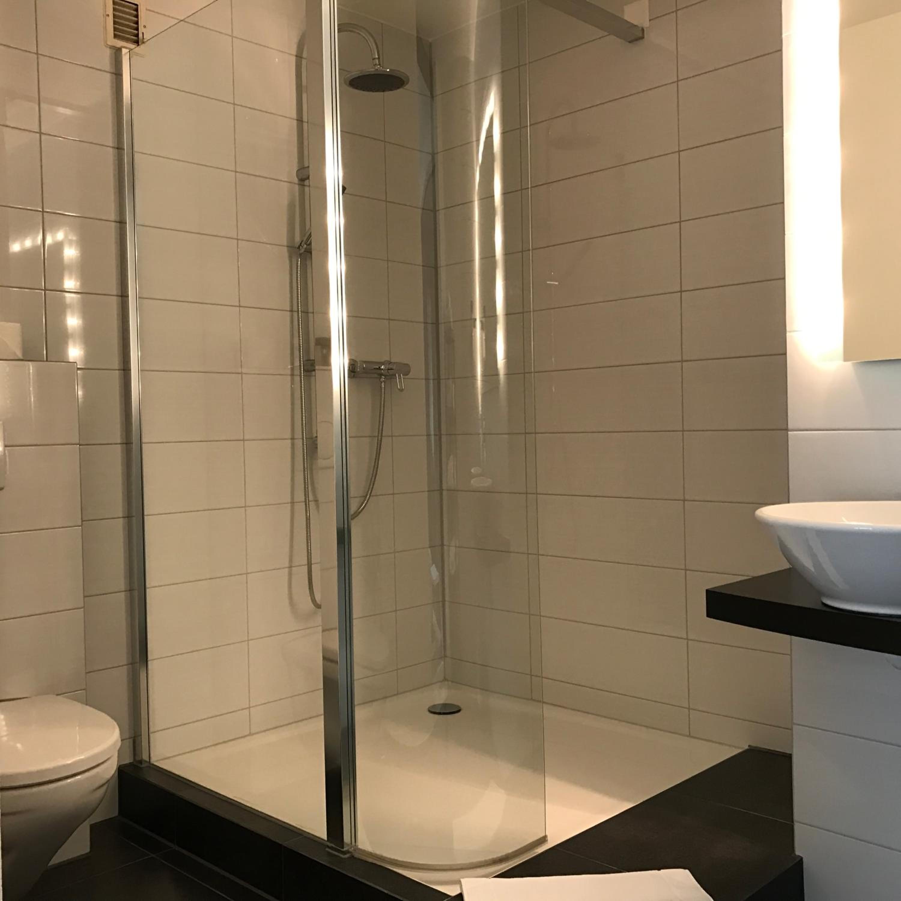 Suite with Lake View - Photo 3