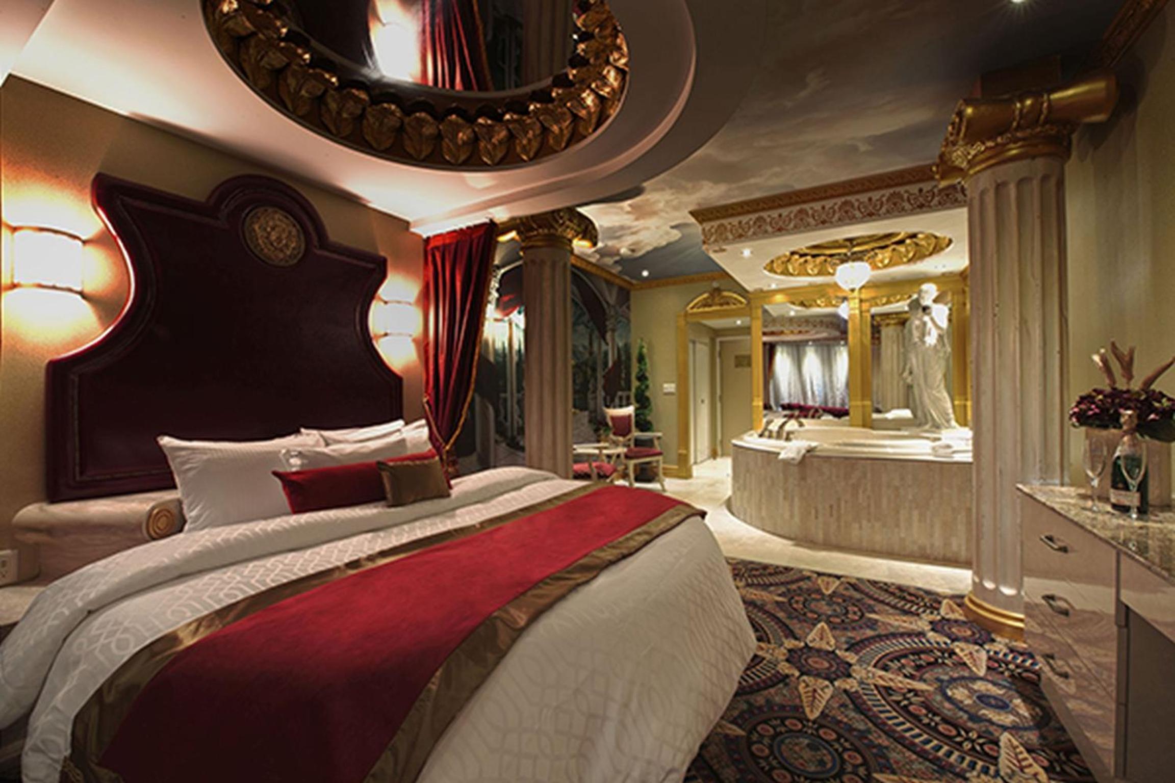 Roman Theme Room - Photo 1