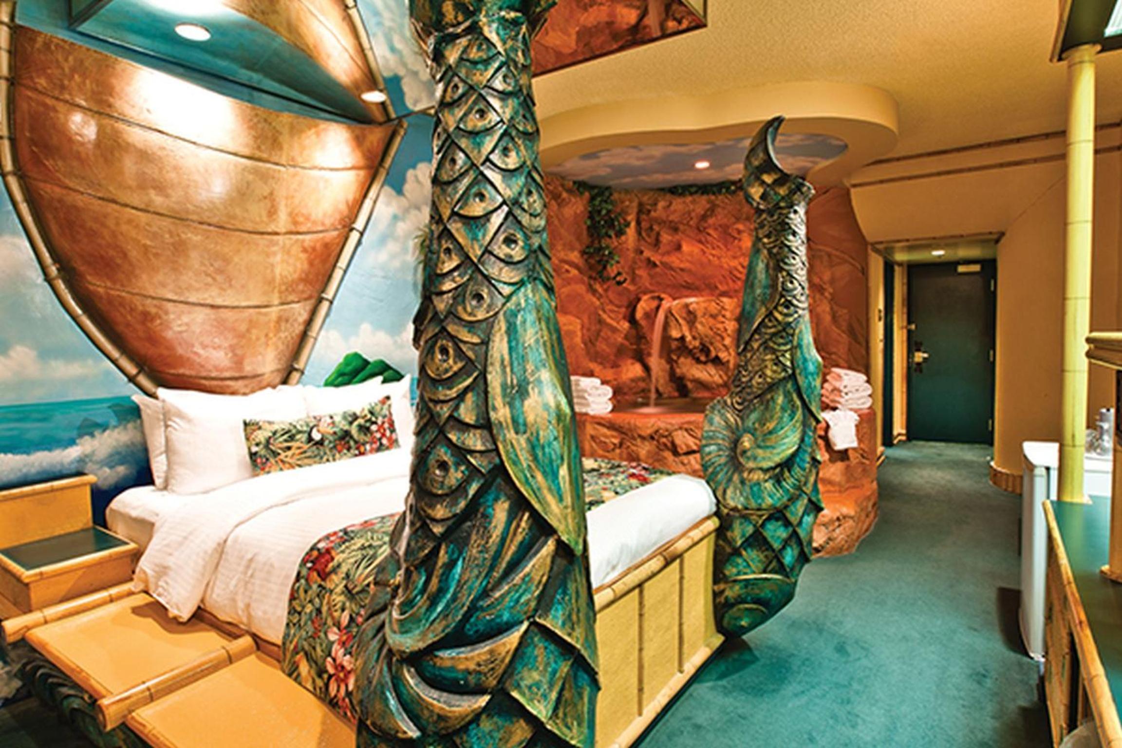 Classic Polynesian Family Theme Room - Photo 1