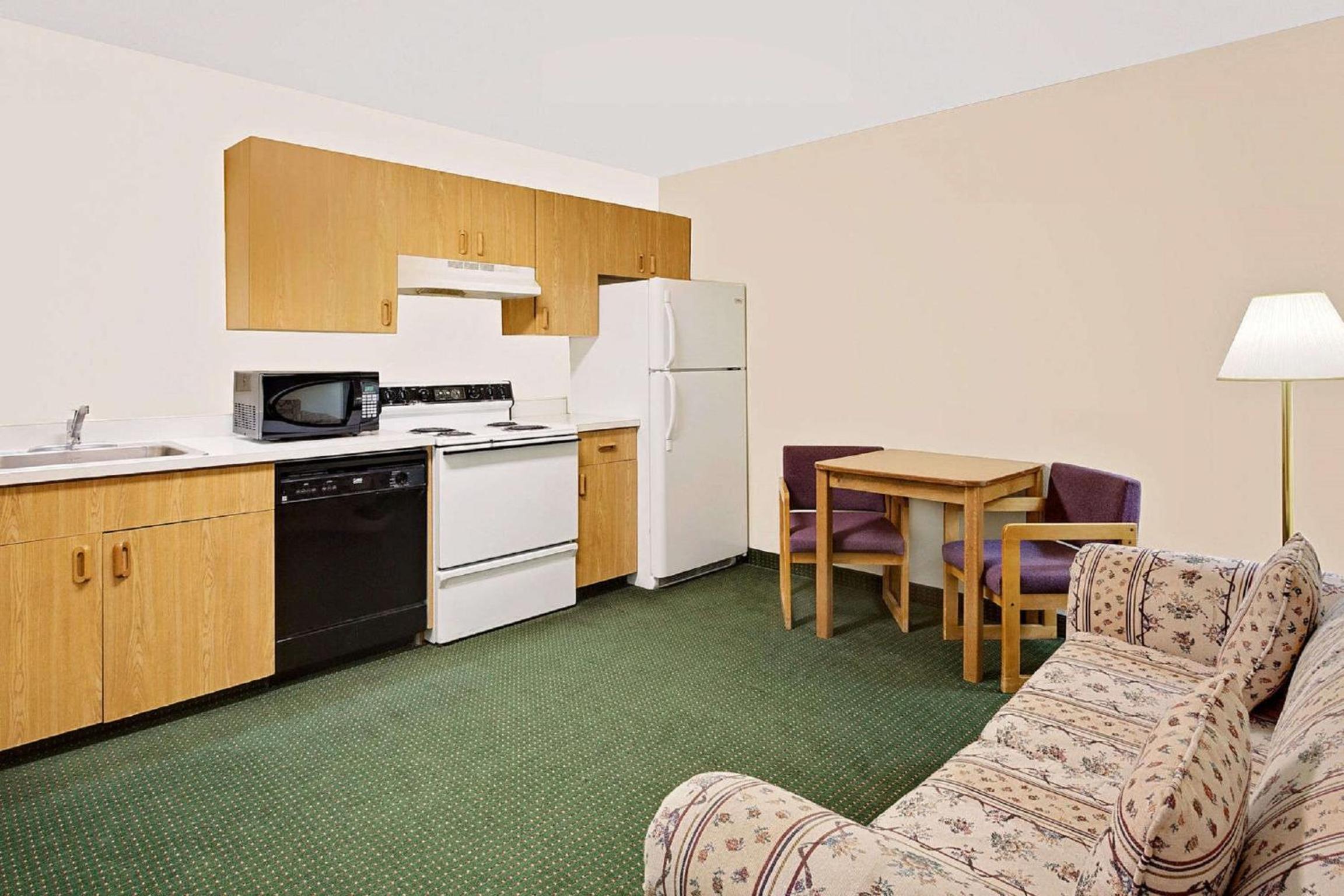 One-Bedroom Suite - Non-Smoking - Photo 3