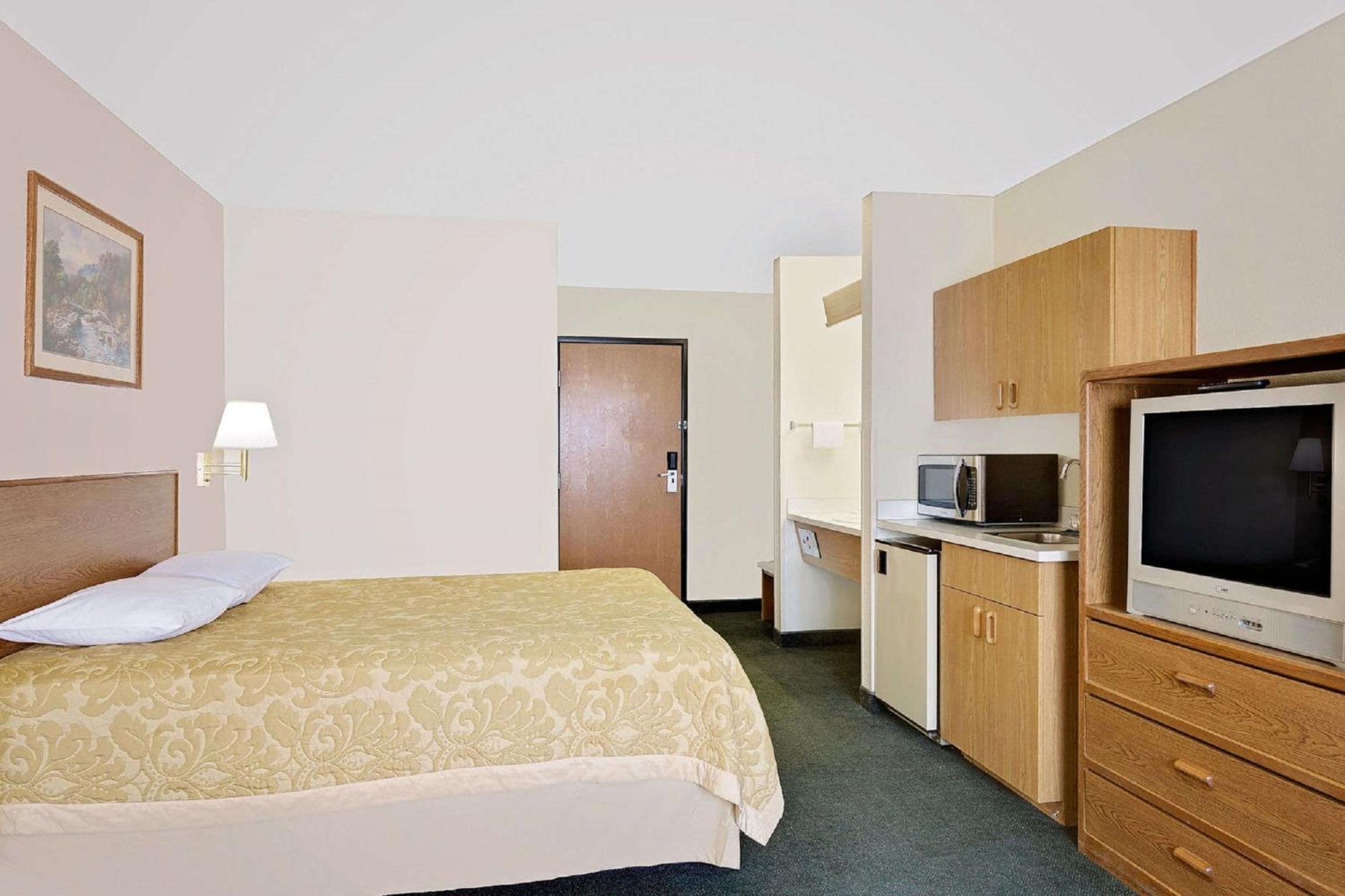 Deluxe King Studio Suite - Non-Smoking - Photo 4