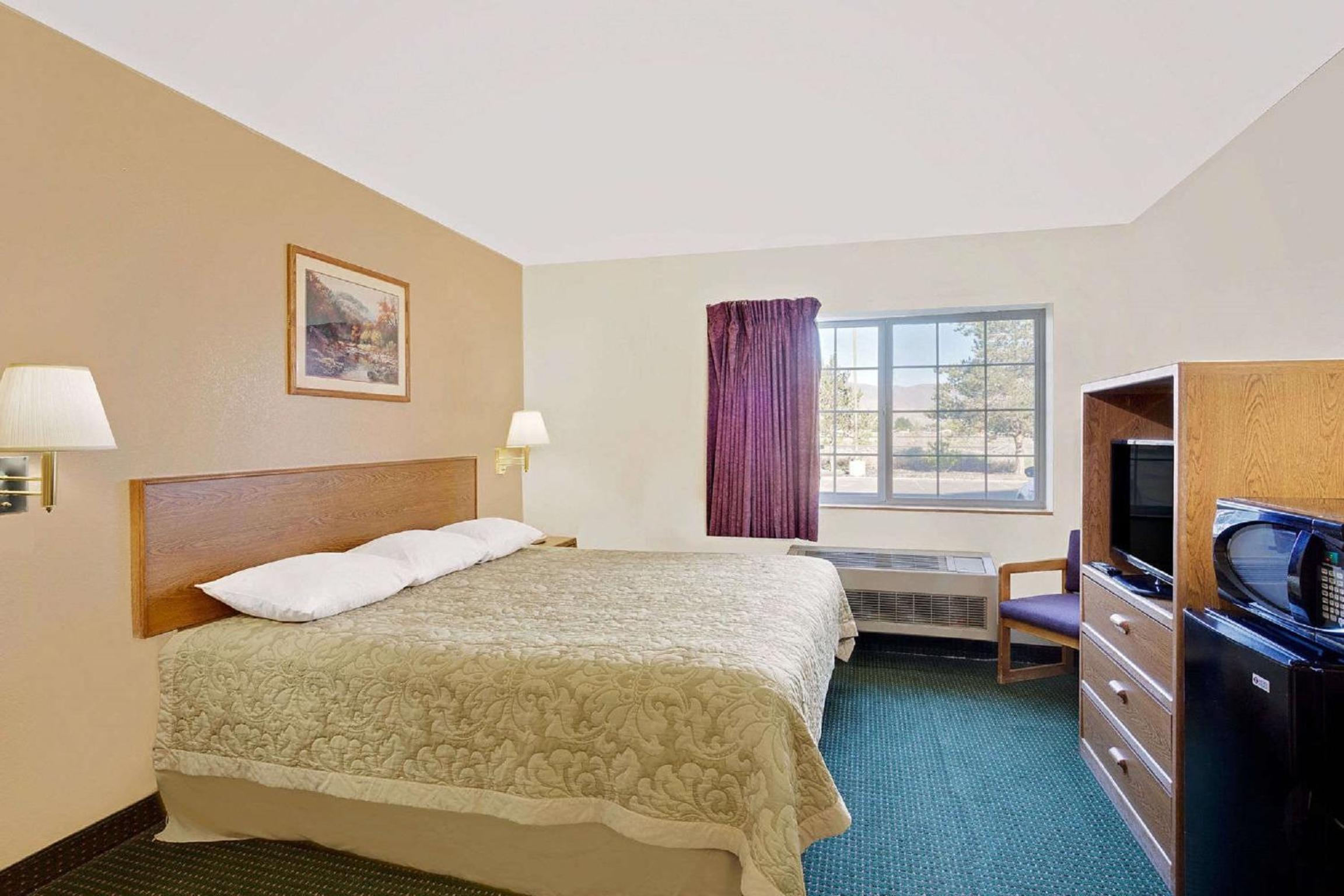 Deluxe King Studio Suite - Non-Smoking - Photo 3