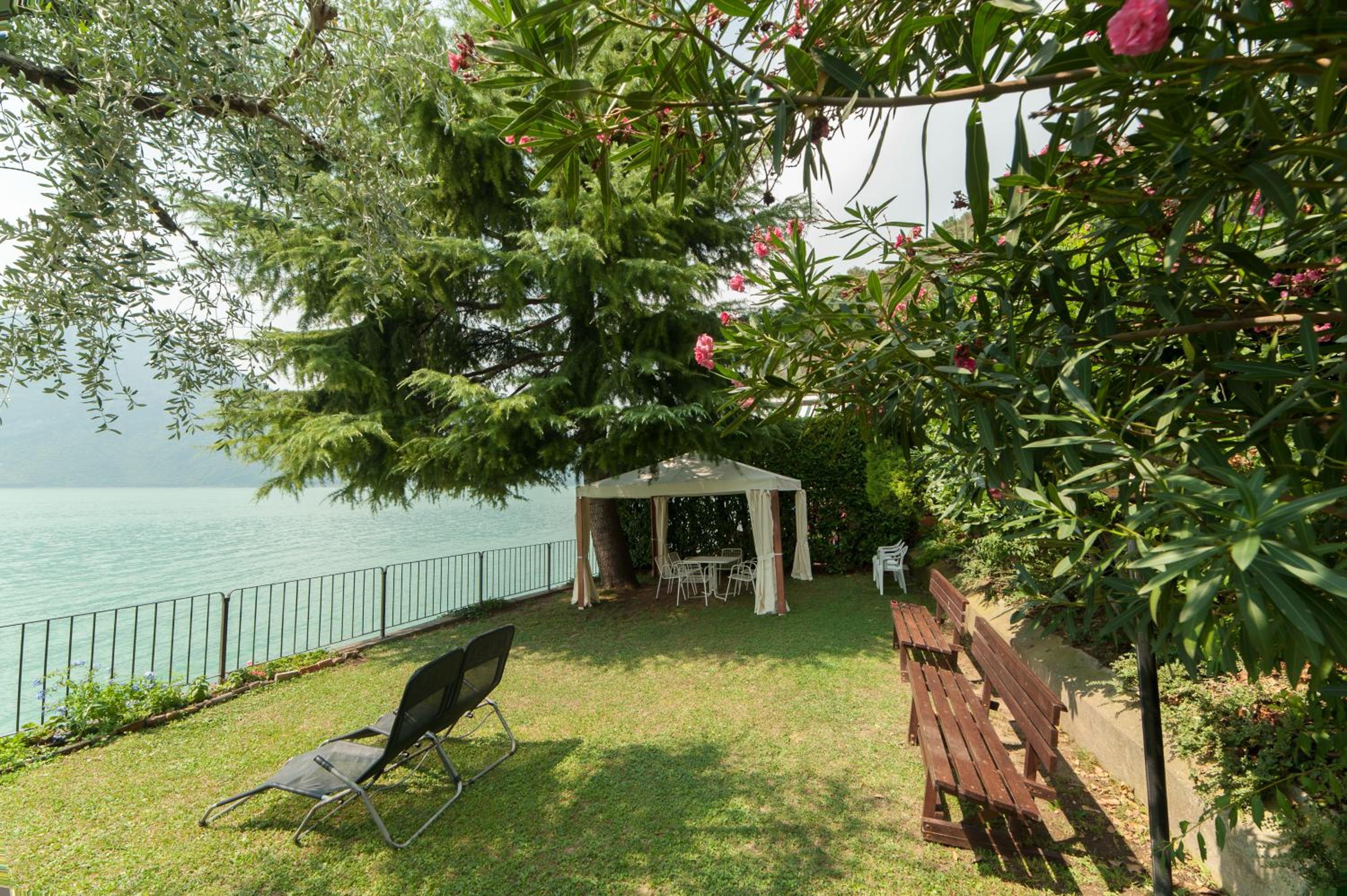 Apartment With Lake View photo 2