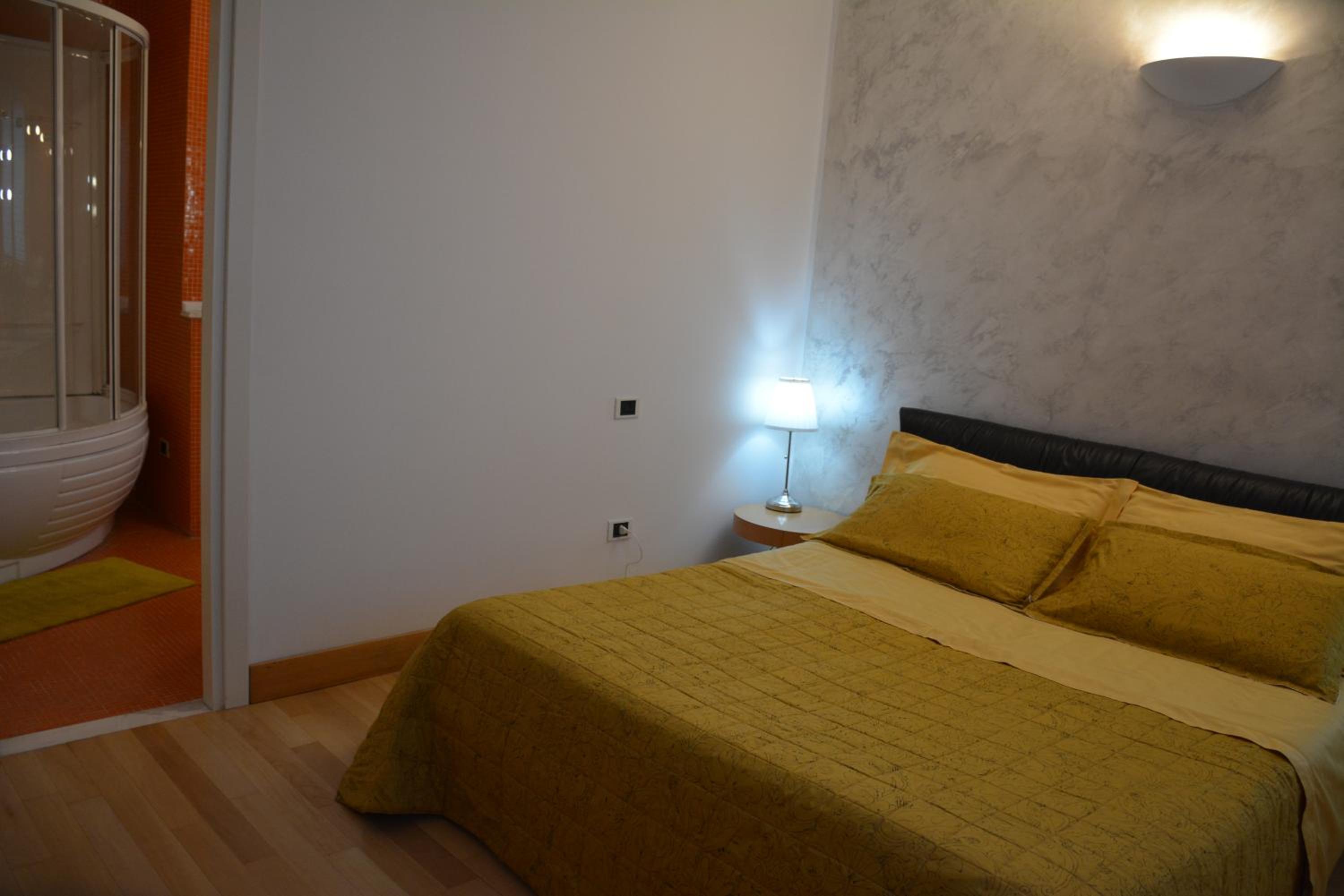 Double Room with Private Bathroom - Photo 4