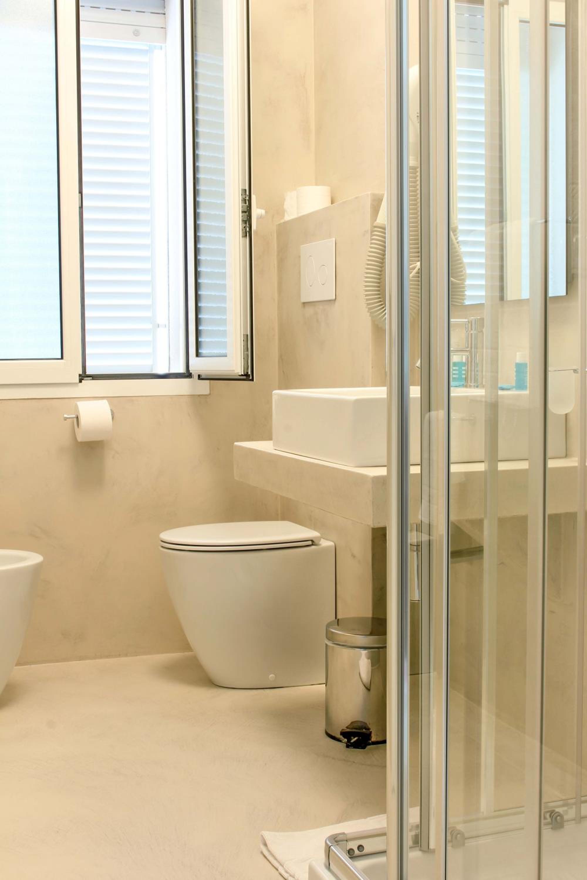 Double or Twin Room with Balcony and Front Sea View photo 3