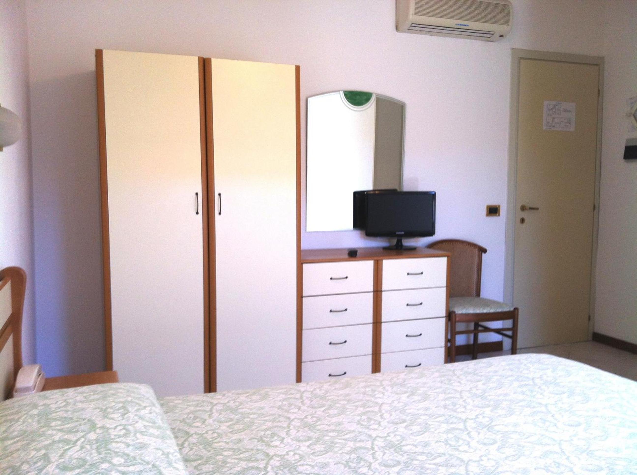 Economy Double Room - Photo 7