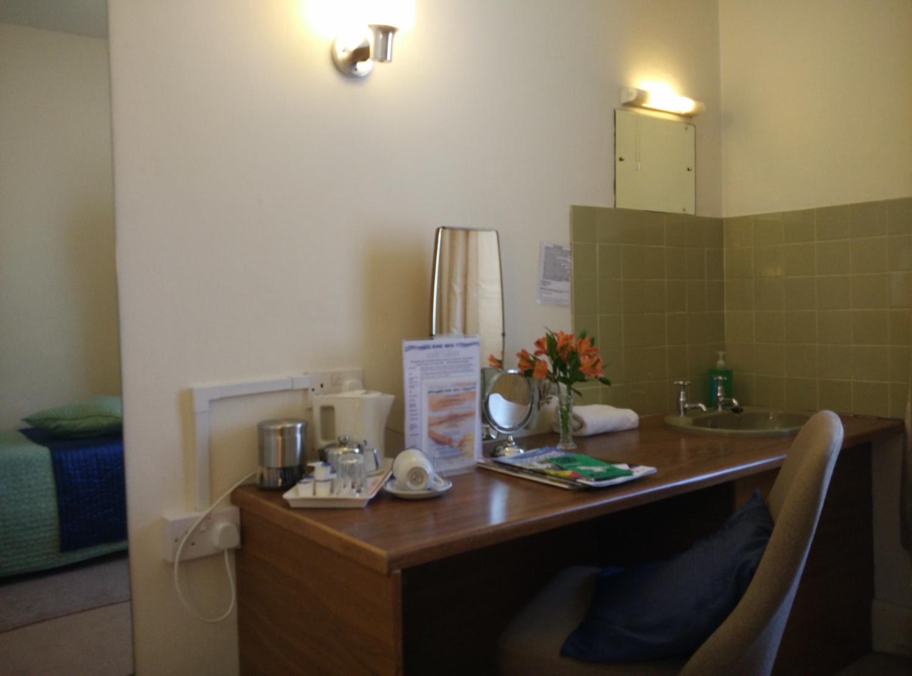 Single Room with Private Bathroom  (Non  En-suite) photo 2
