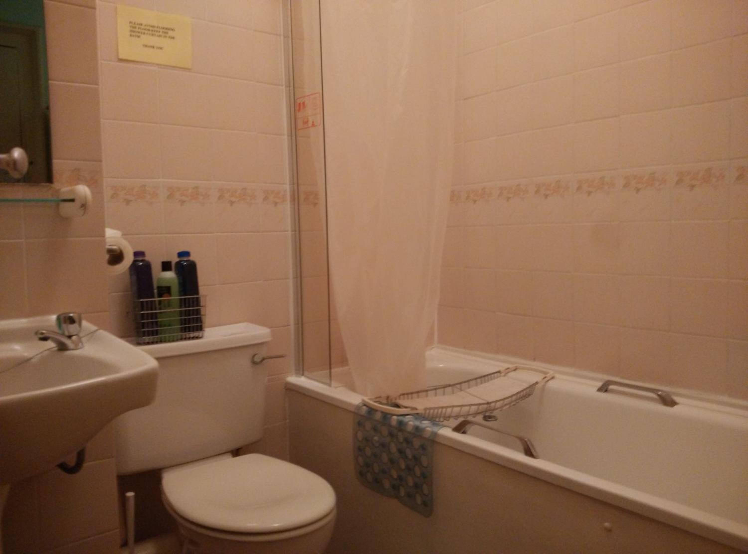 Standard Twin Room with Ensuite Bathroom photo 3
