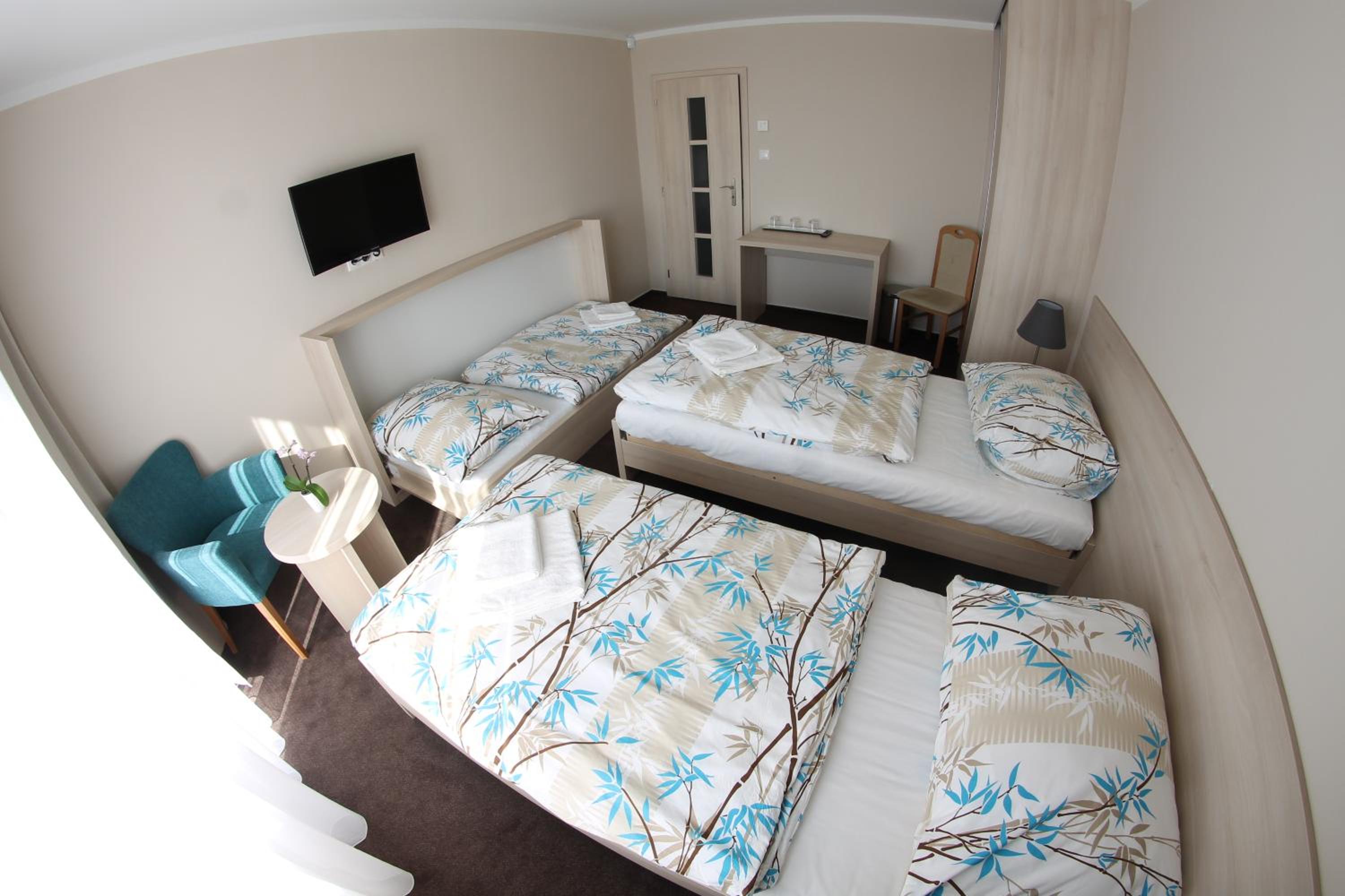 Family Suite with Balcony - Photo 4