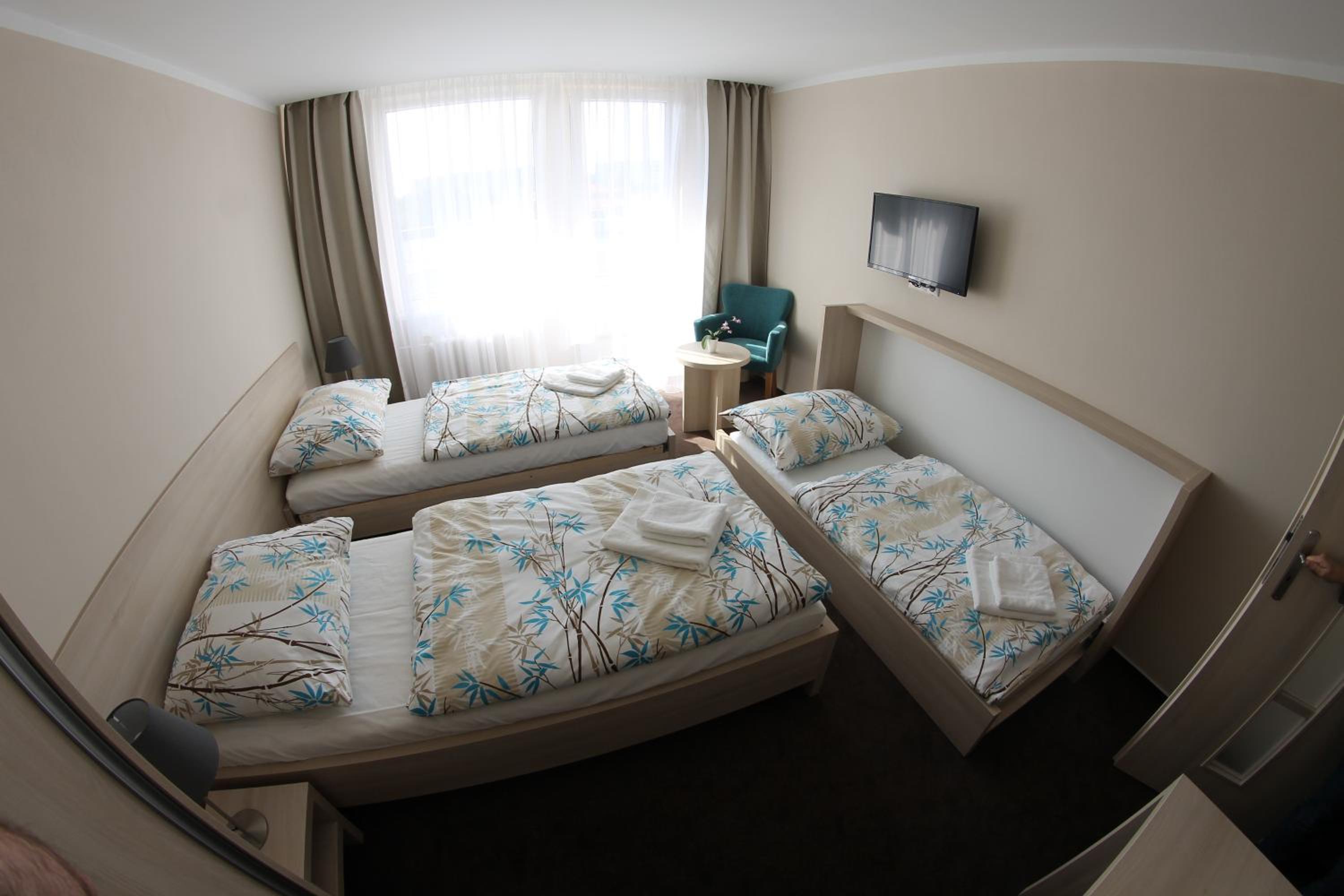 Family Suite with Balcony - Photo 5