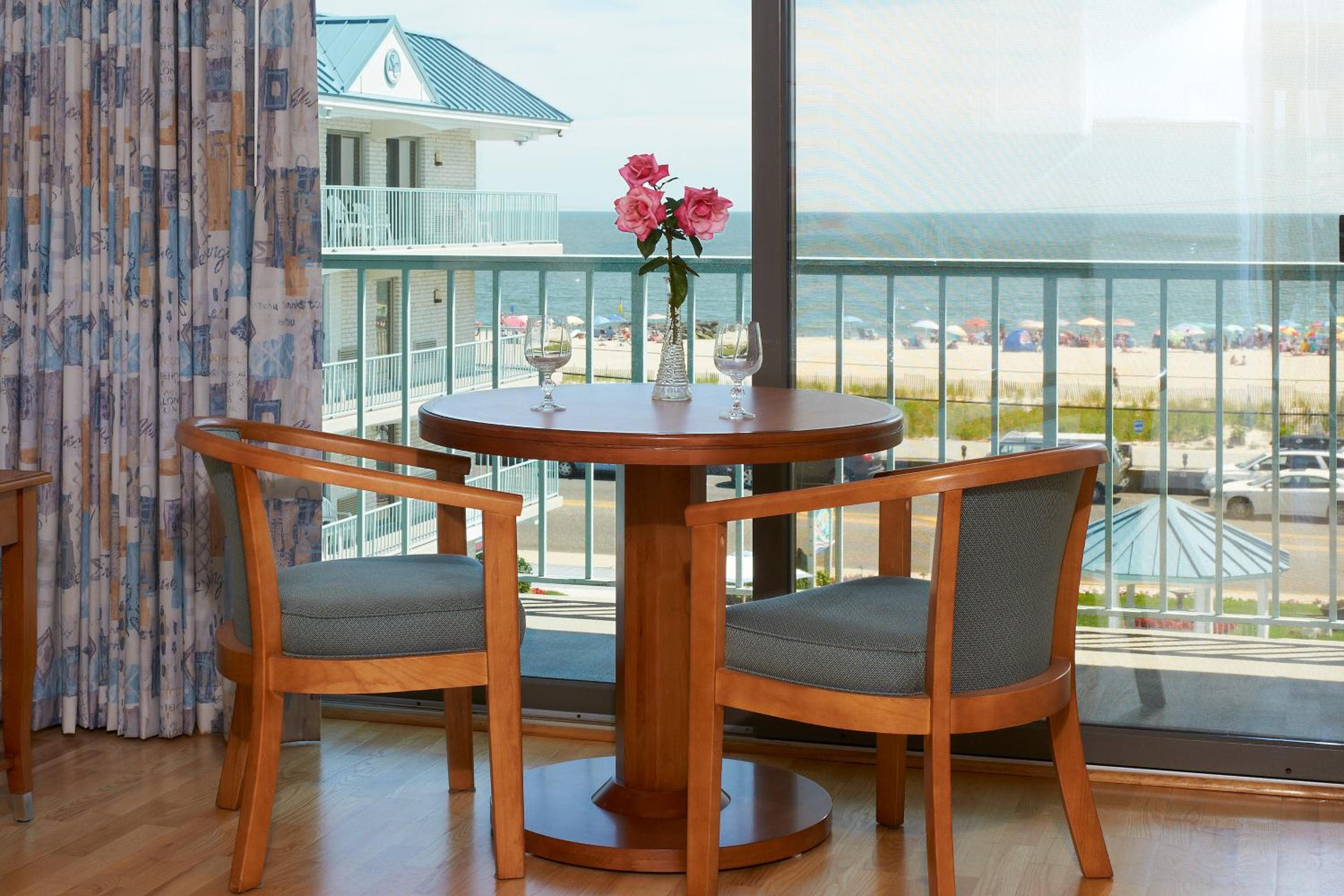 TWO-ROOM ROYAL OCEANFRONT SUITE - Photo 2