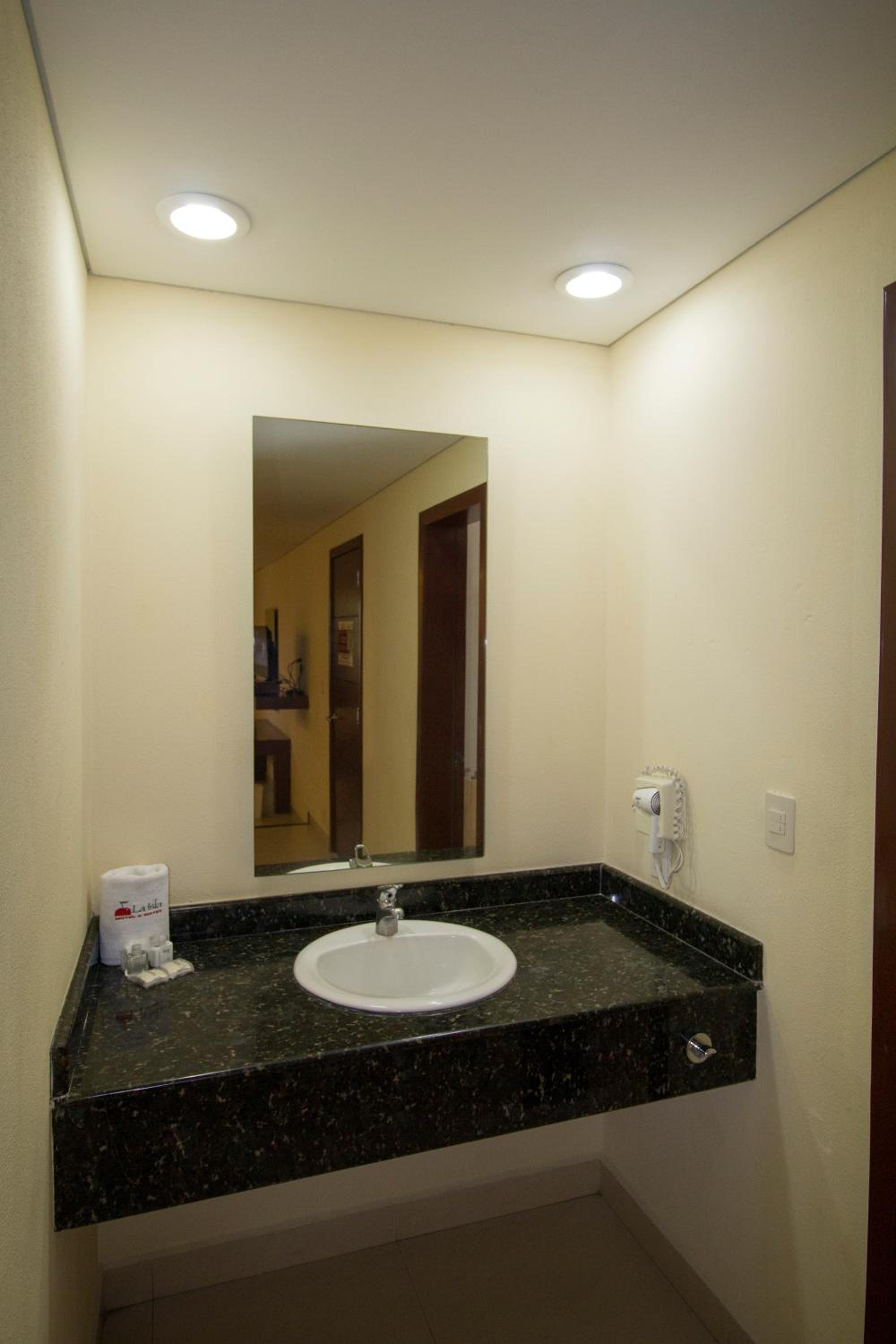 Standard Suite - Photo 3