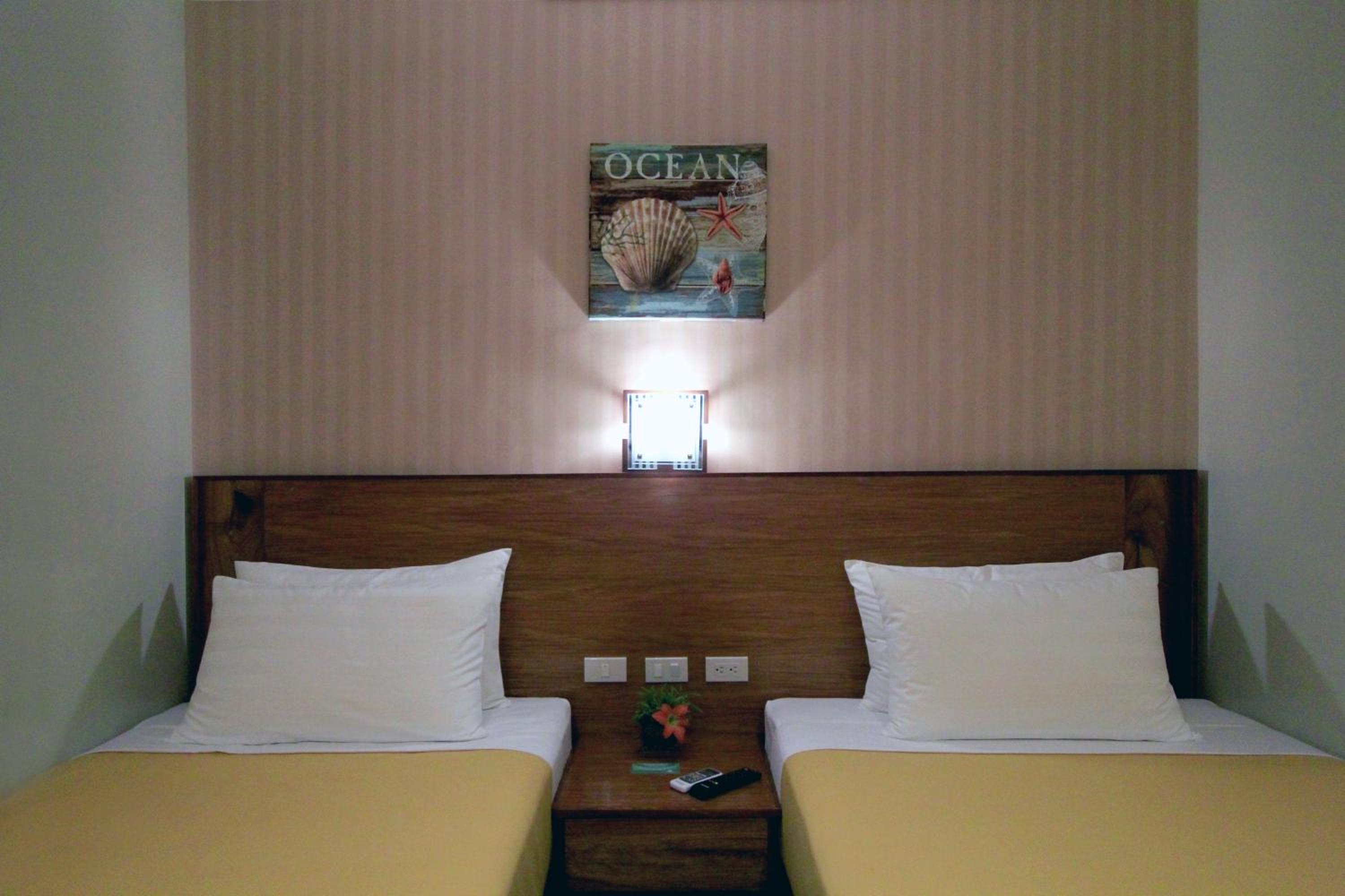 Standard Twin Room - Photo 8