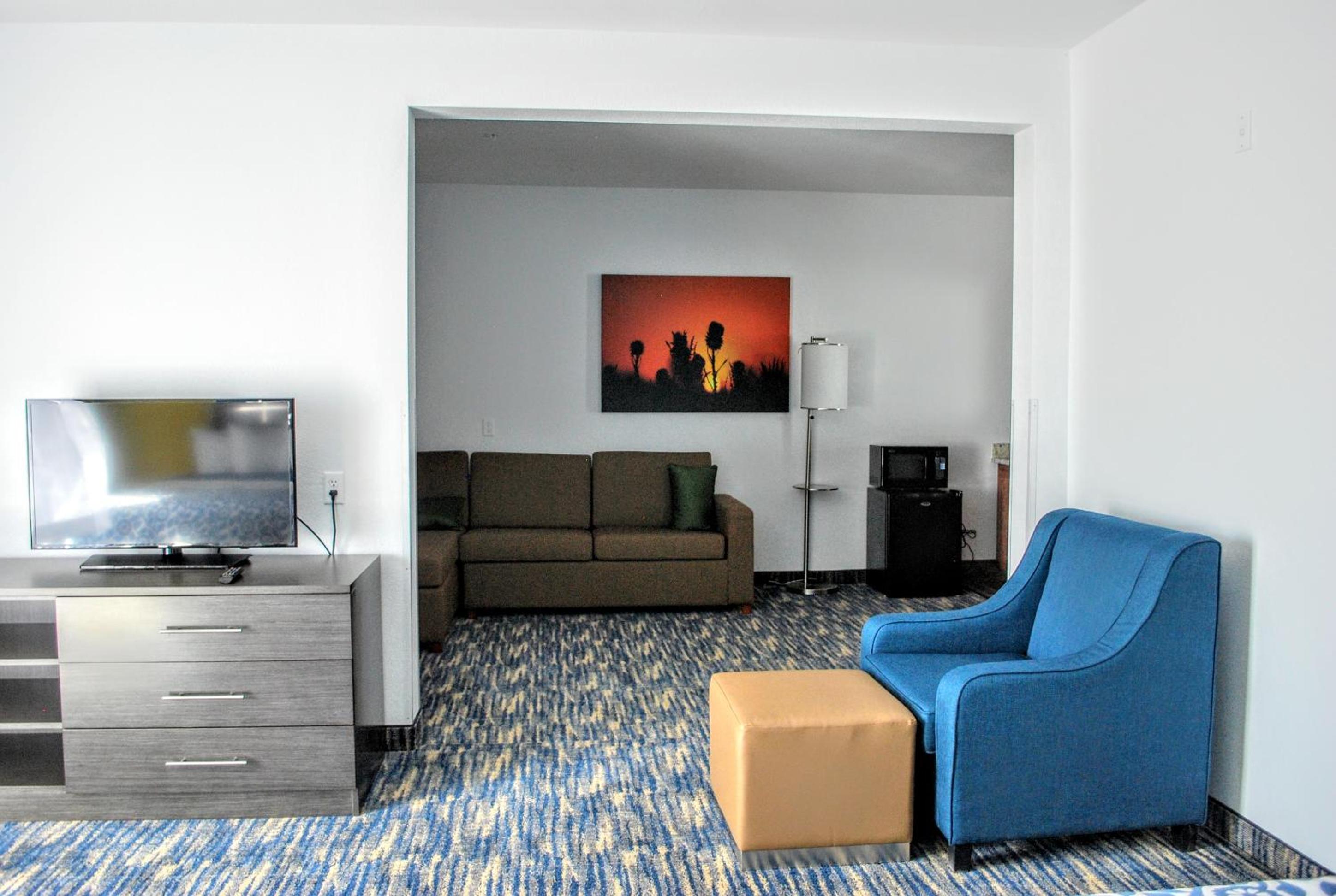 Studio Suite with Two King Beds - Non-Smoking photo 2