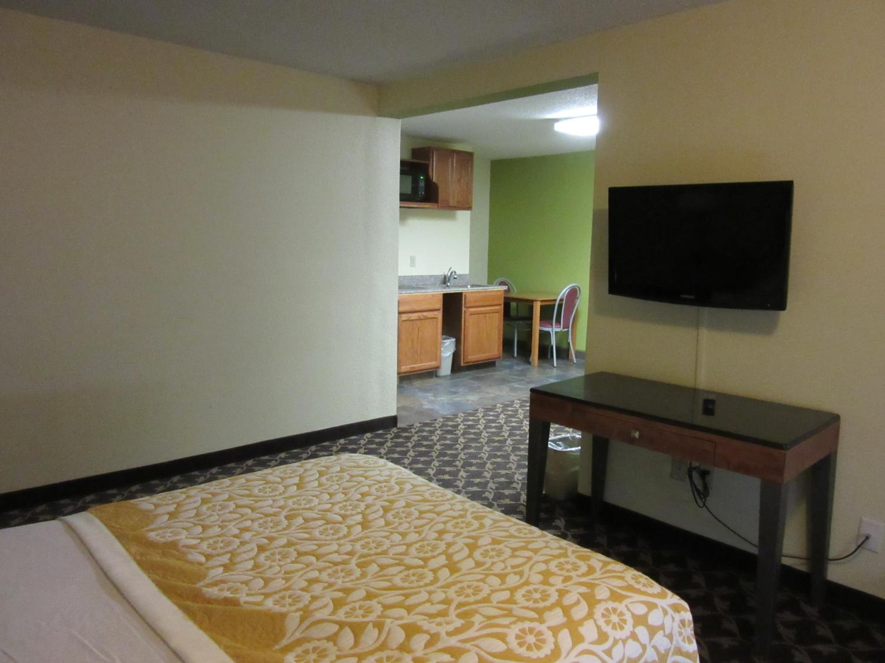 Two-Bedroom Suite with Two Double Beds and Kitchenette - Non-Smoking - Photo 1