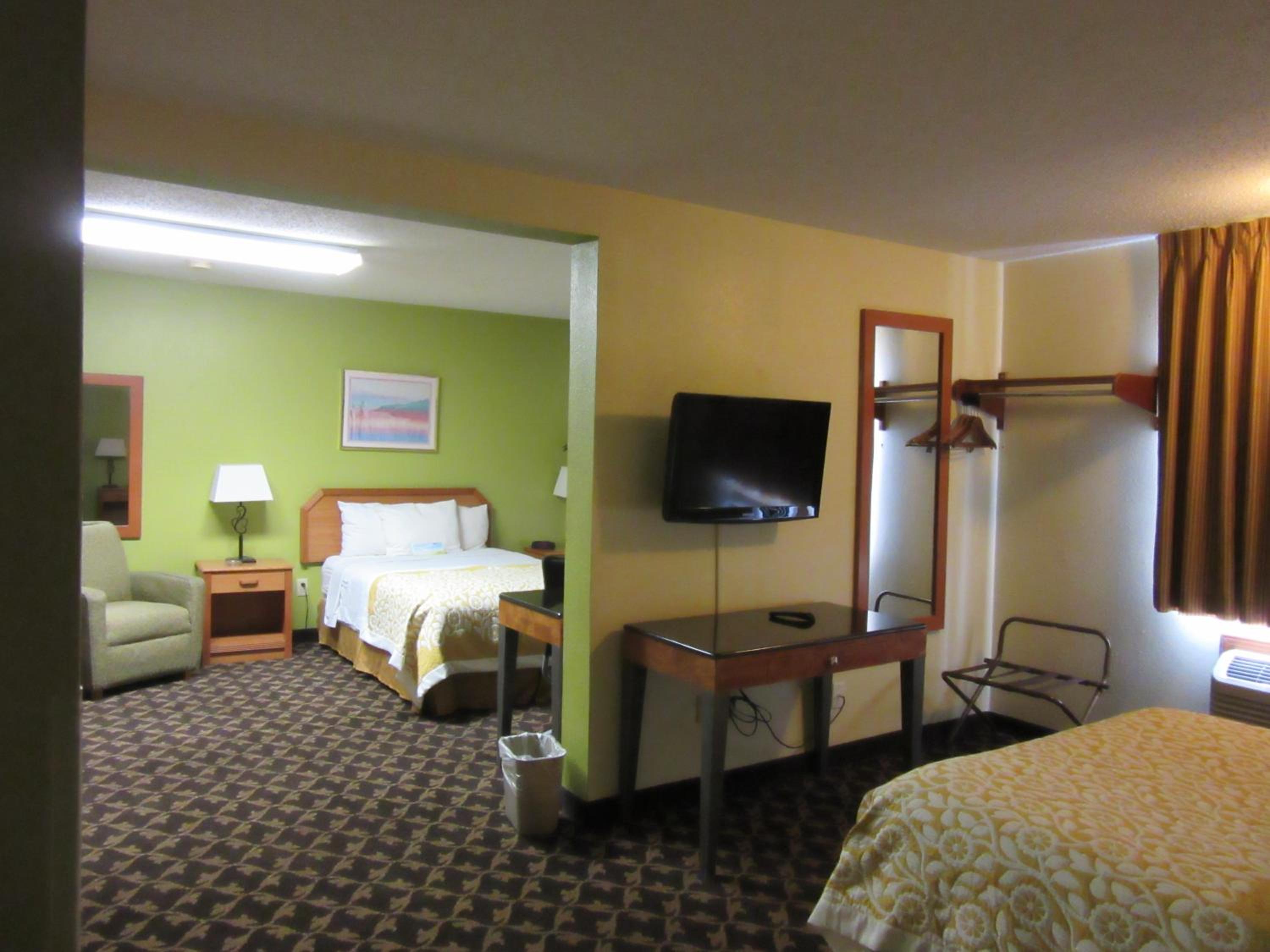 Two-Bedroom Suite with Two Double Beds and Kitchenette - Non-Smoking - Photo 2