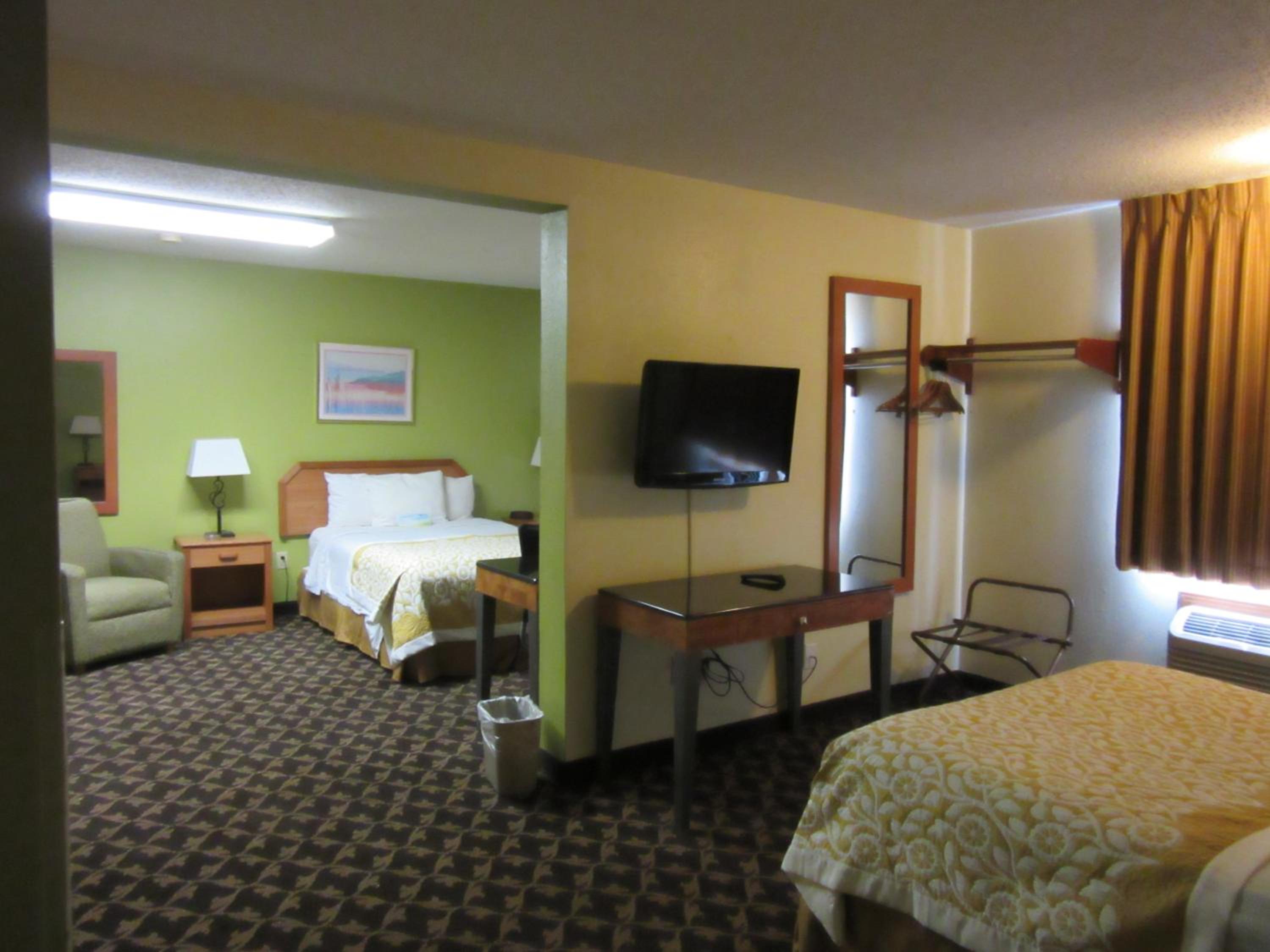 Deluxe Double Room with Two Double Beds - Non-Smoking - Photo 6