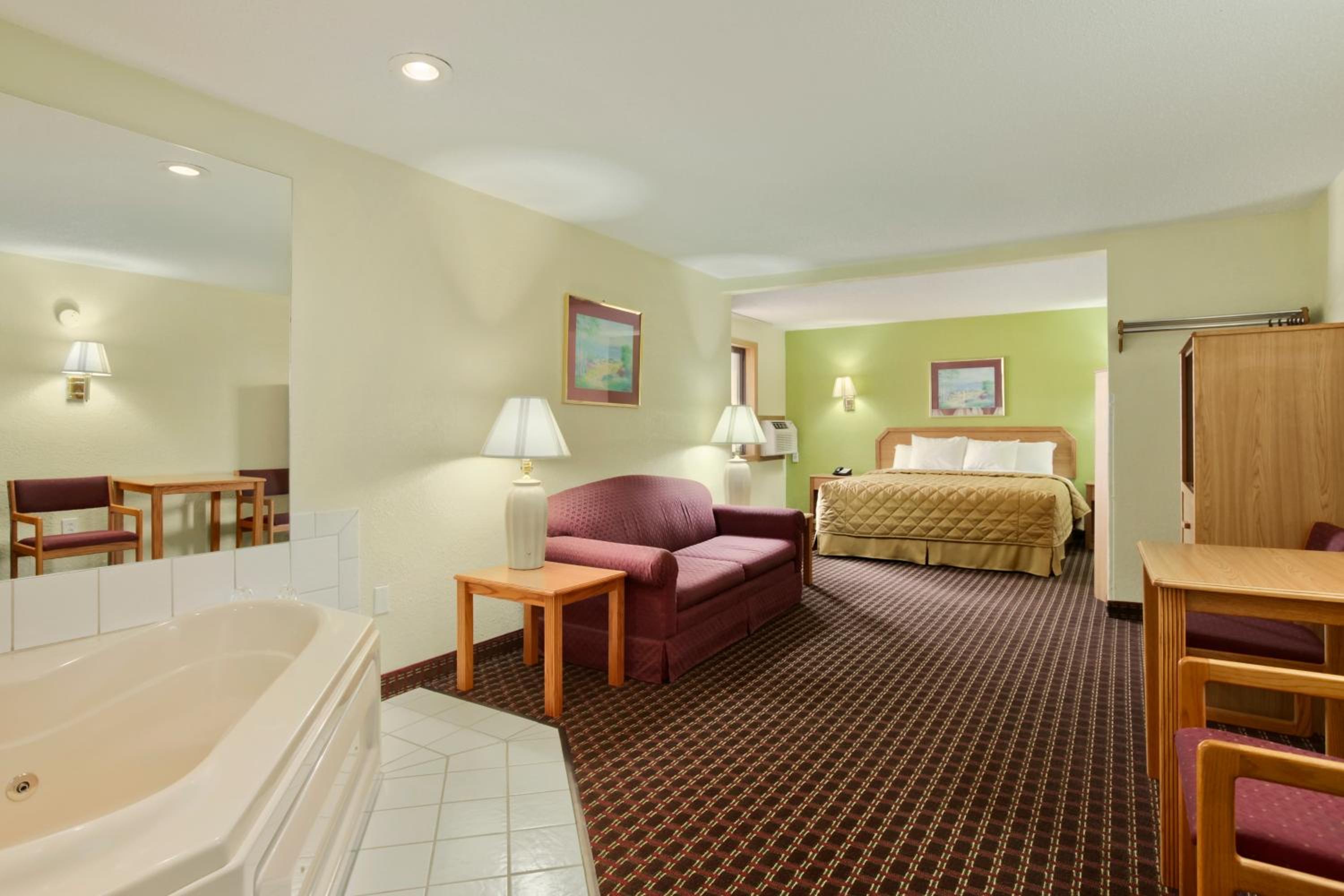 King Studio Suite with Jetted Tub - Non-Smoking - Photo 3