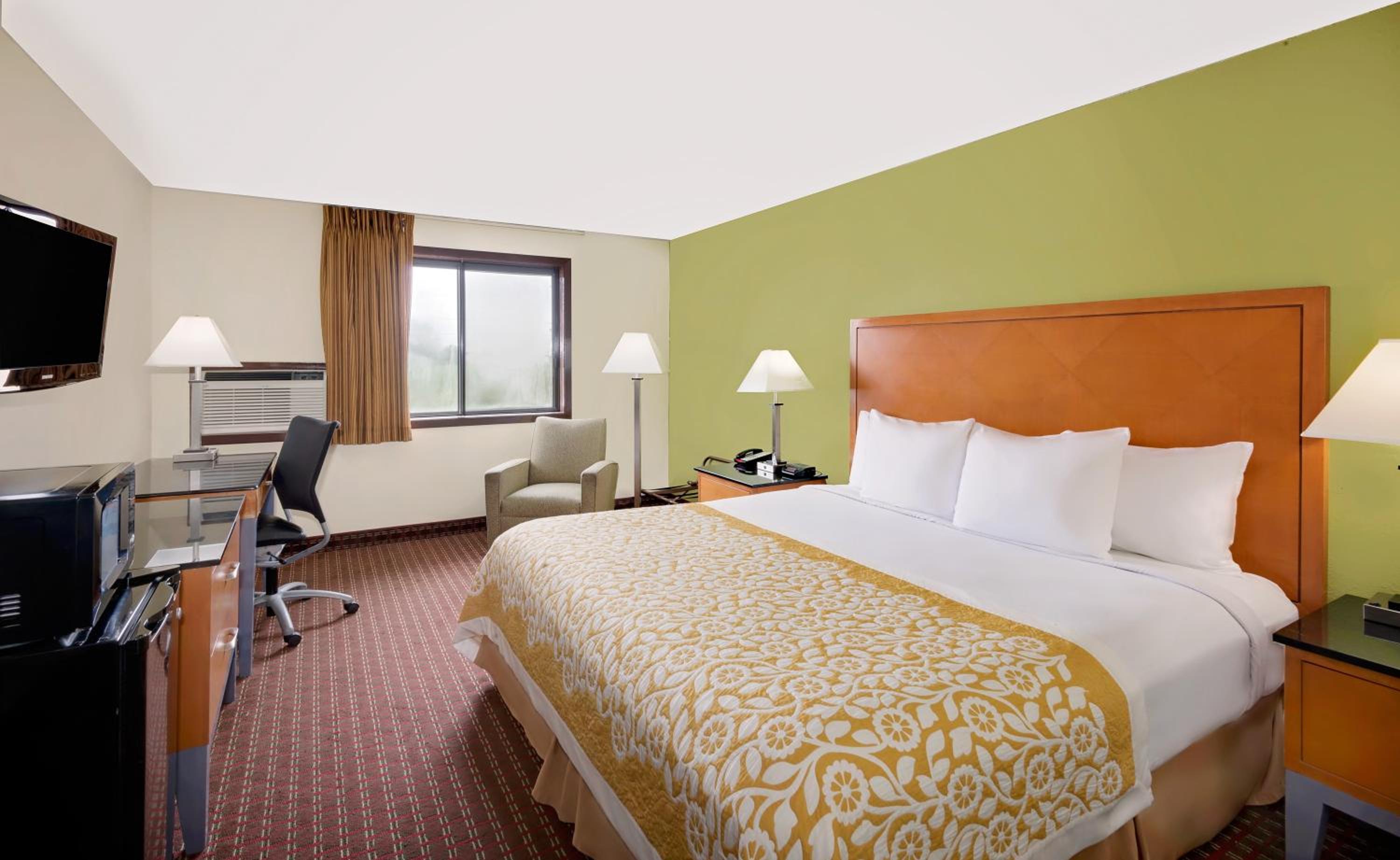 King Room - Non-Smoking - Photo 1