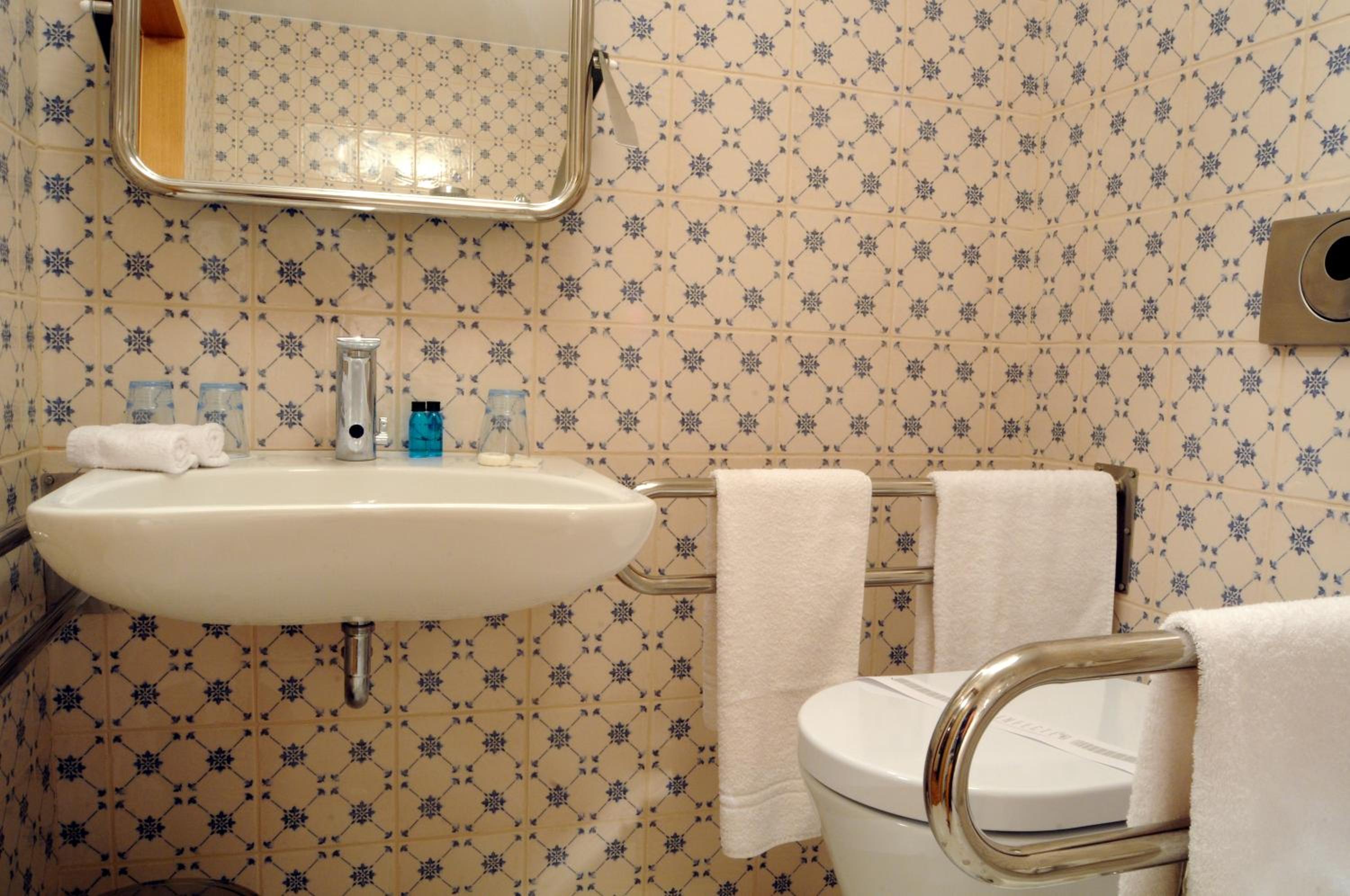 Double or Twin Room - Disability Access photo 2