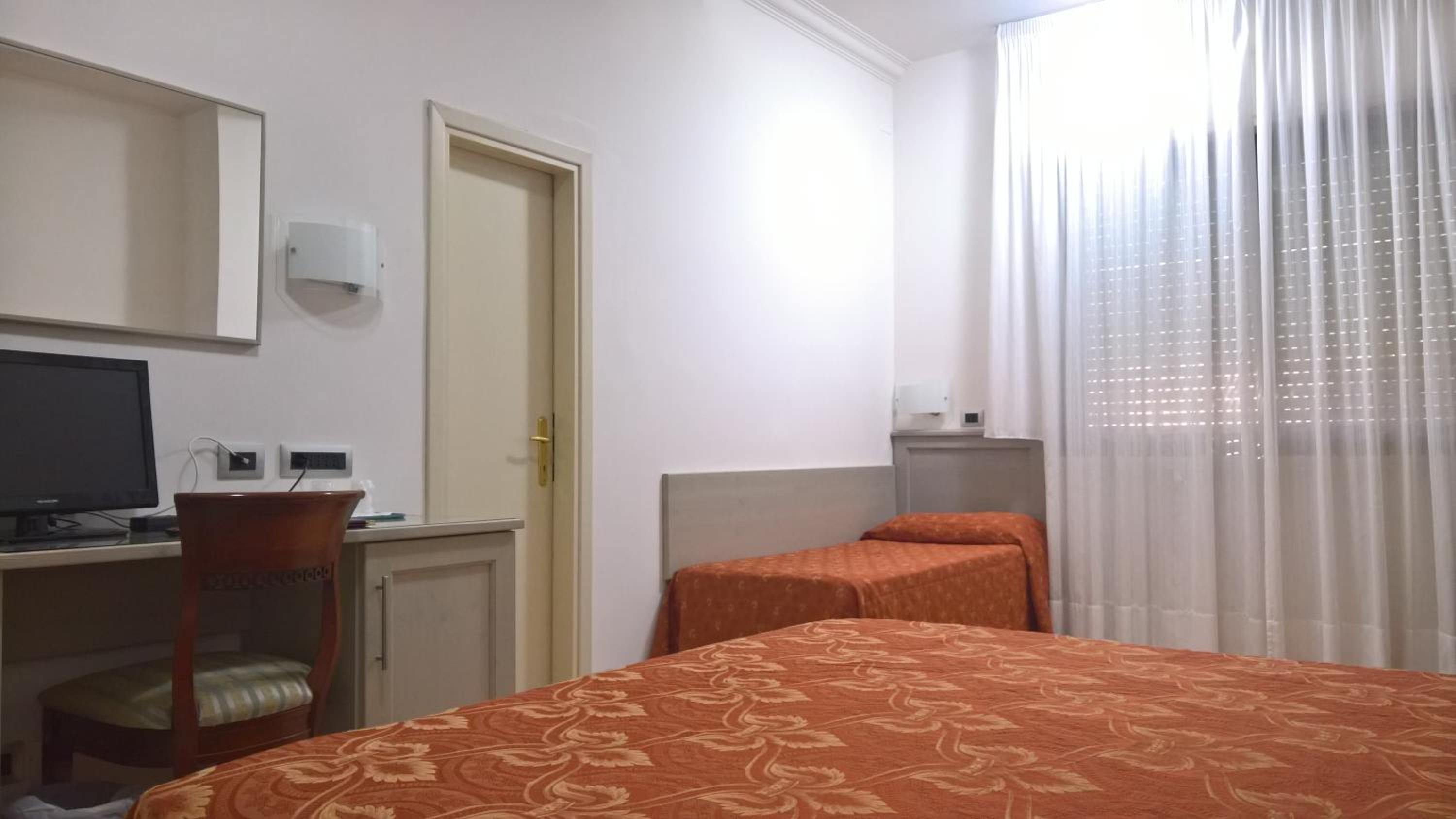 Standard Triple Room - Photo 5