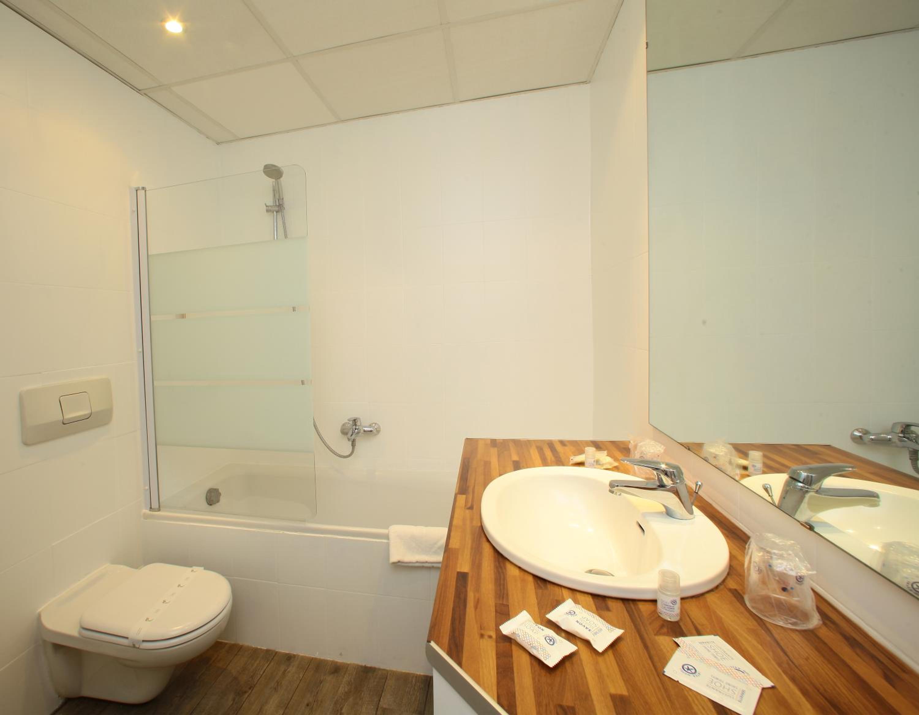 Comfort Double Room with Air Conditioning - Photo 8