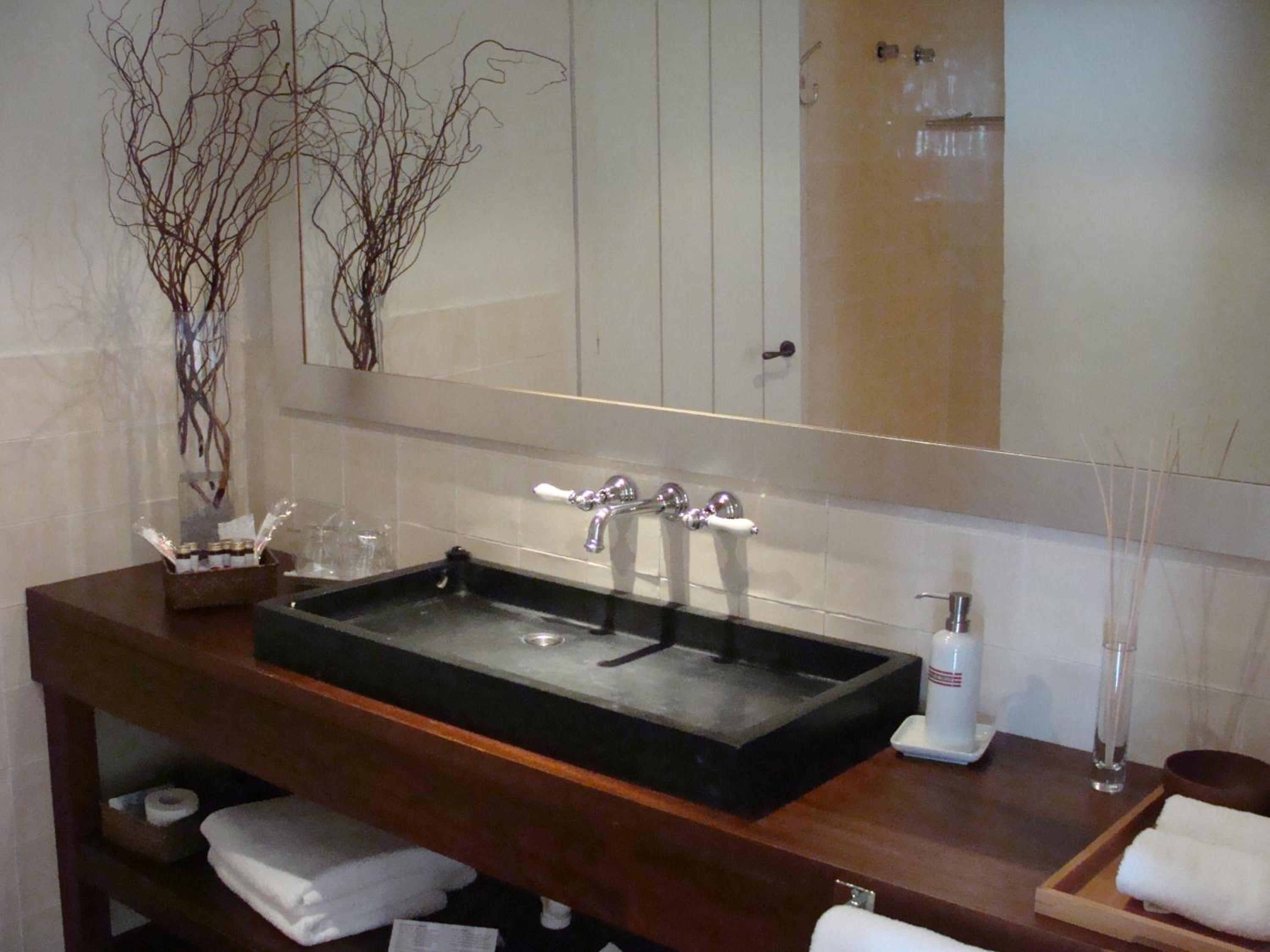Twin Room with Street View - Photo 2