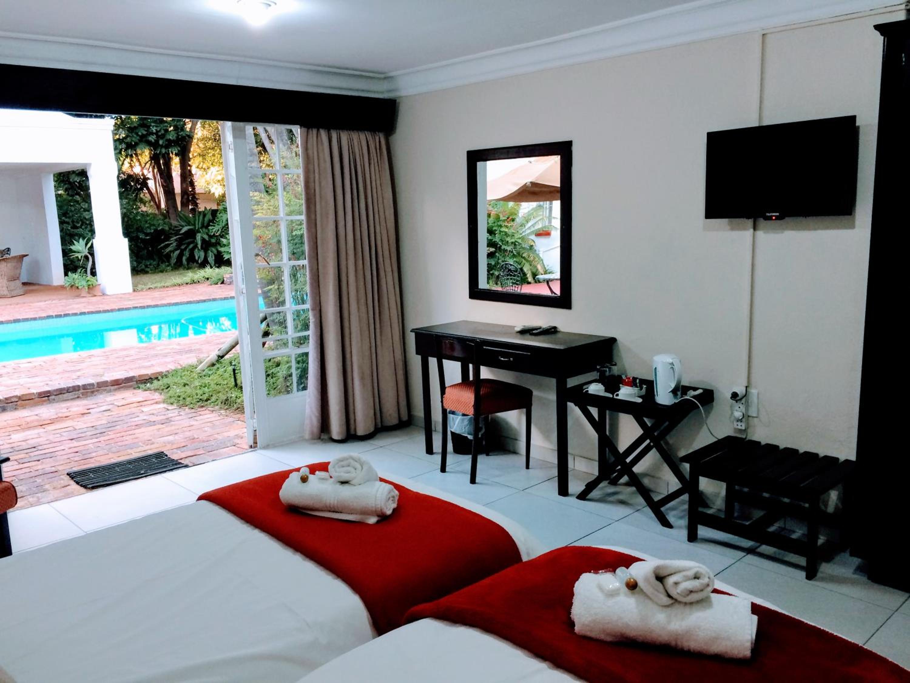 Deluxe Double or Twin Room with Pool View - Photo 4