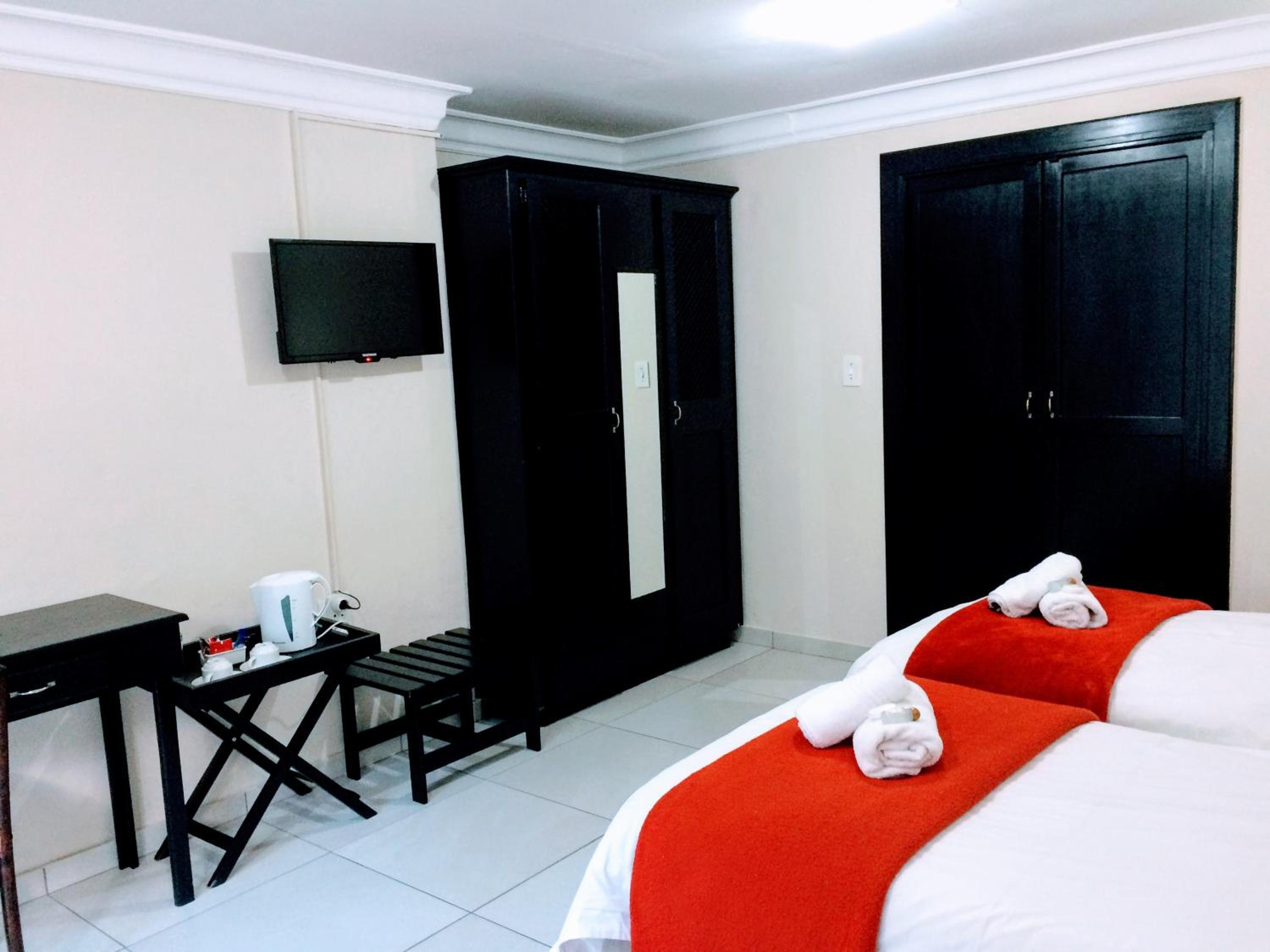 Deluxe Double or Twin Room with Pool View - Photo 1