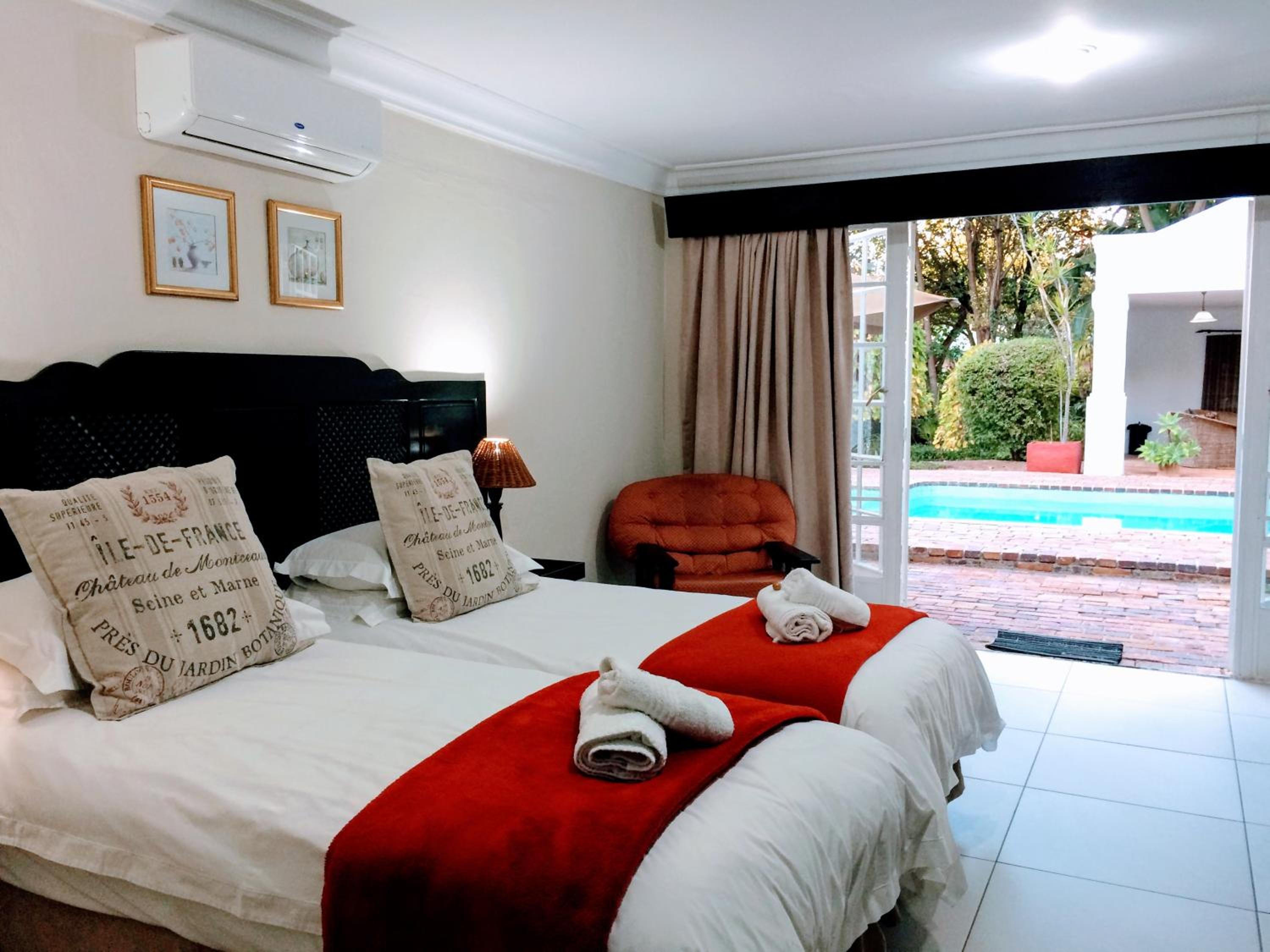 Deluxe Double or Twin Room with Pool View - Photo 5