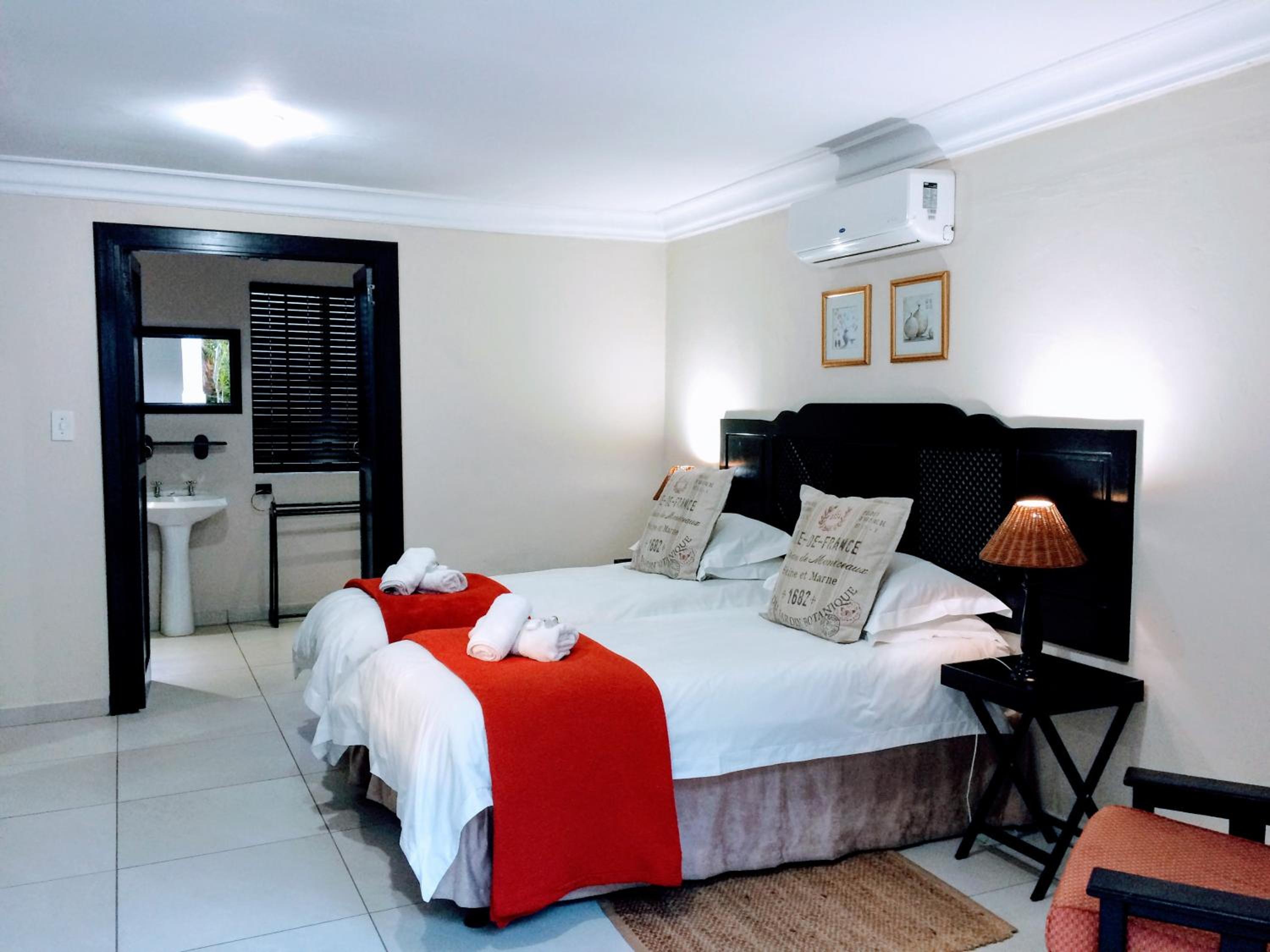 Deluxe Double or Twin Room with Pool View - Photo 3