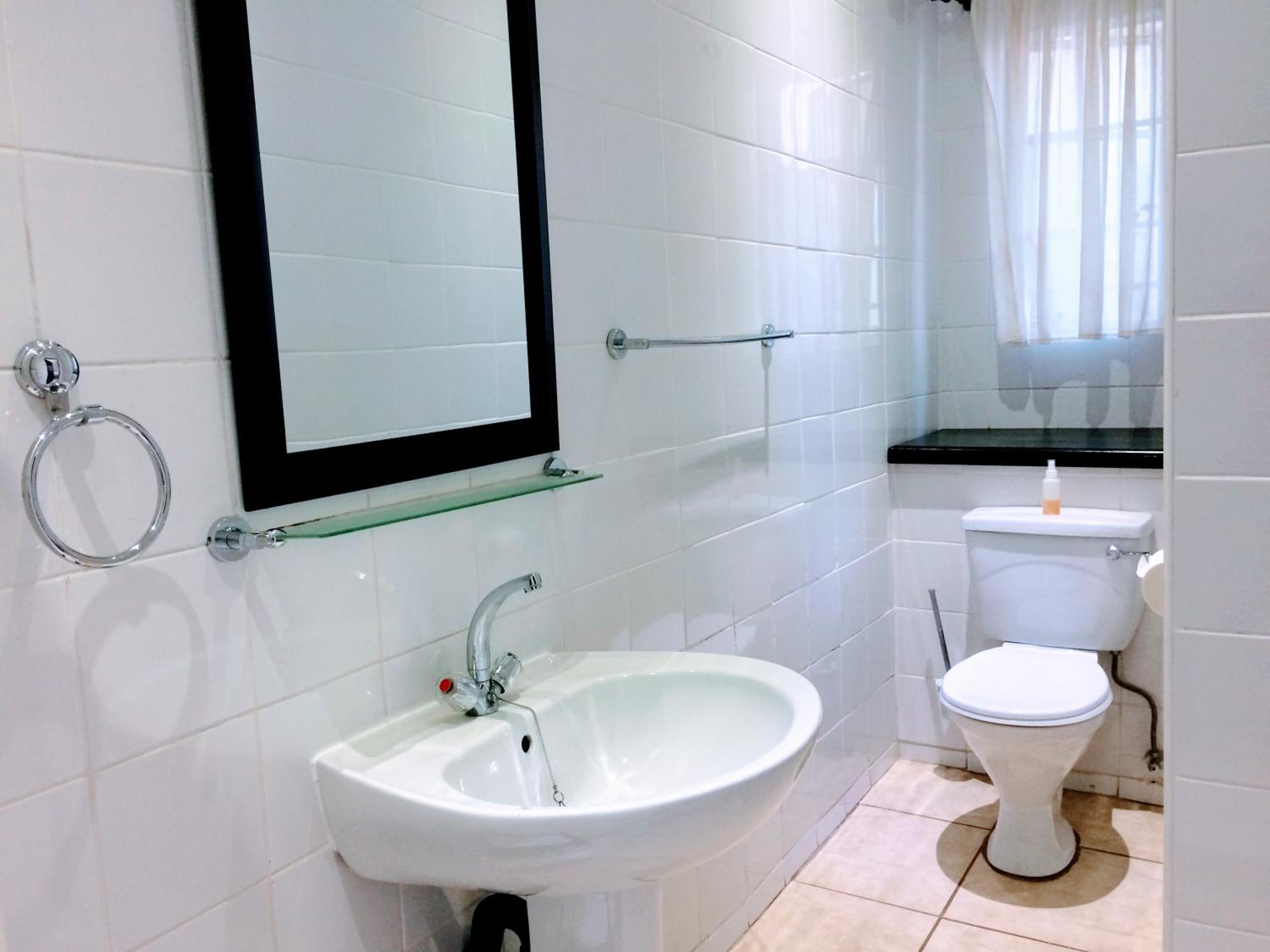 Deluxe Double or Twin Room with Pool View - Photo 8