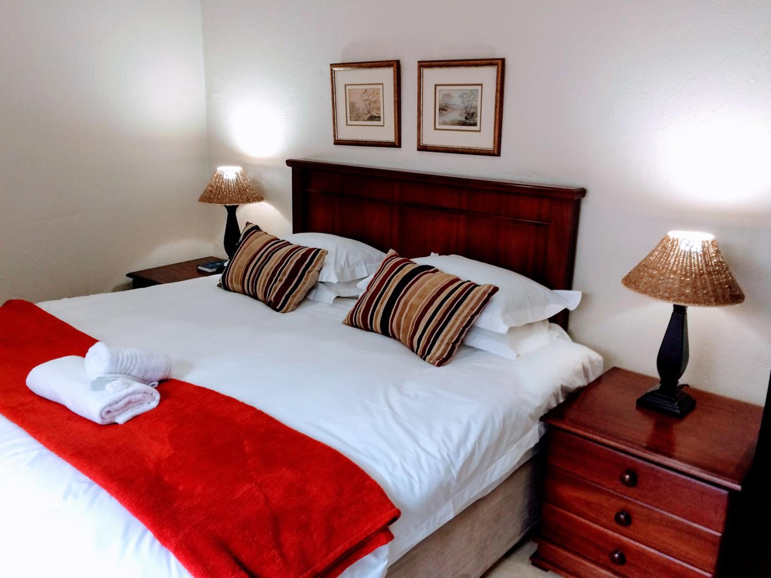 Deluxe Double or Twin Room with Pool View - Photo 10