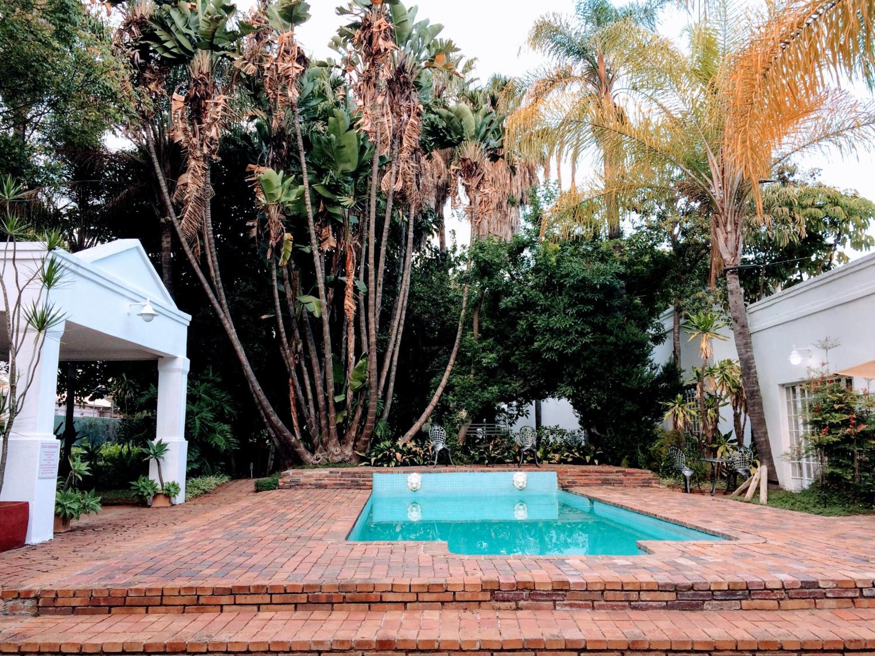 Deluxe Double or Twin Room with Pool View - Photo 13