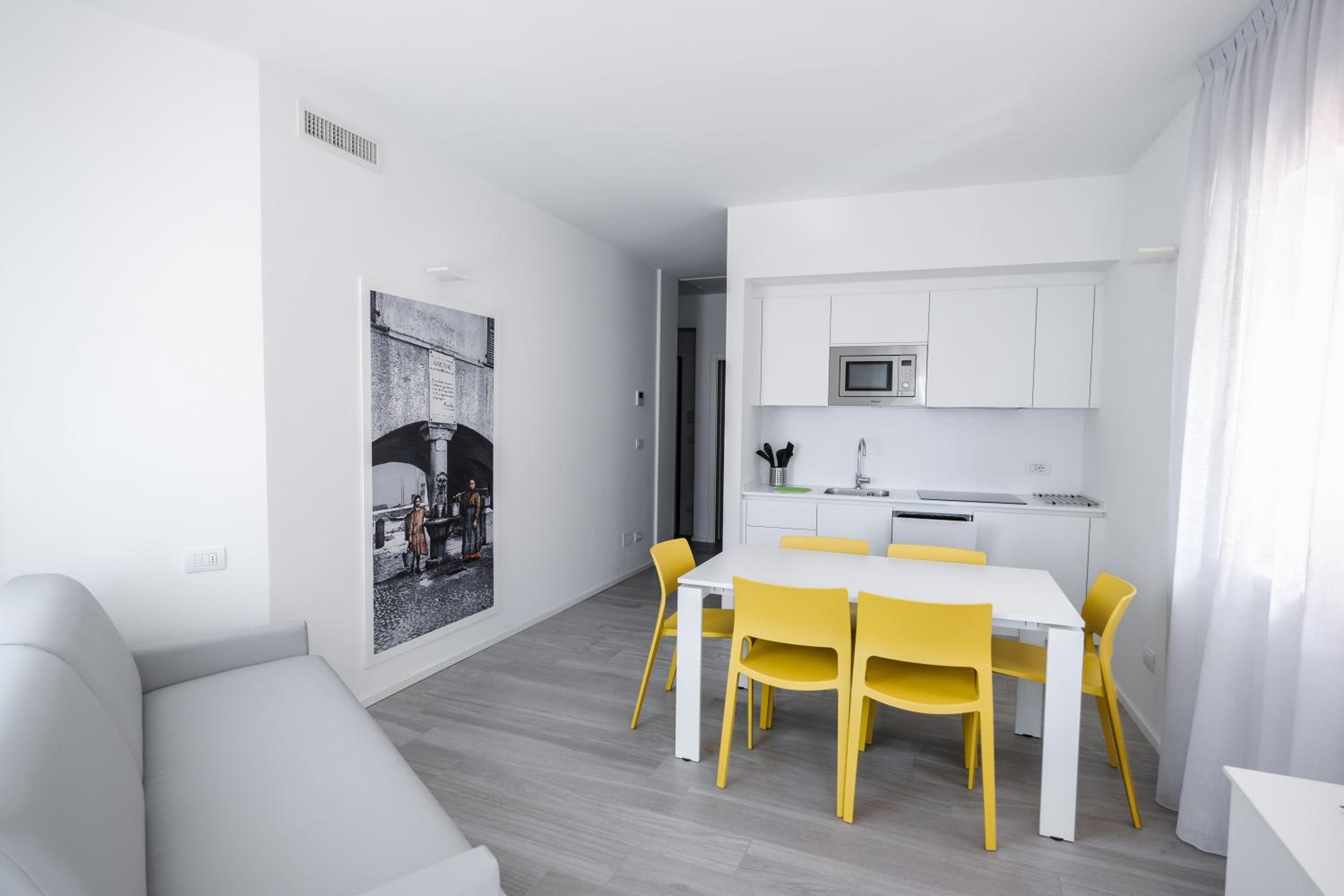 Two-Bedroom Apartment with Terrace and Lake View photo 3