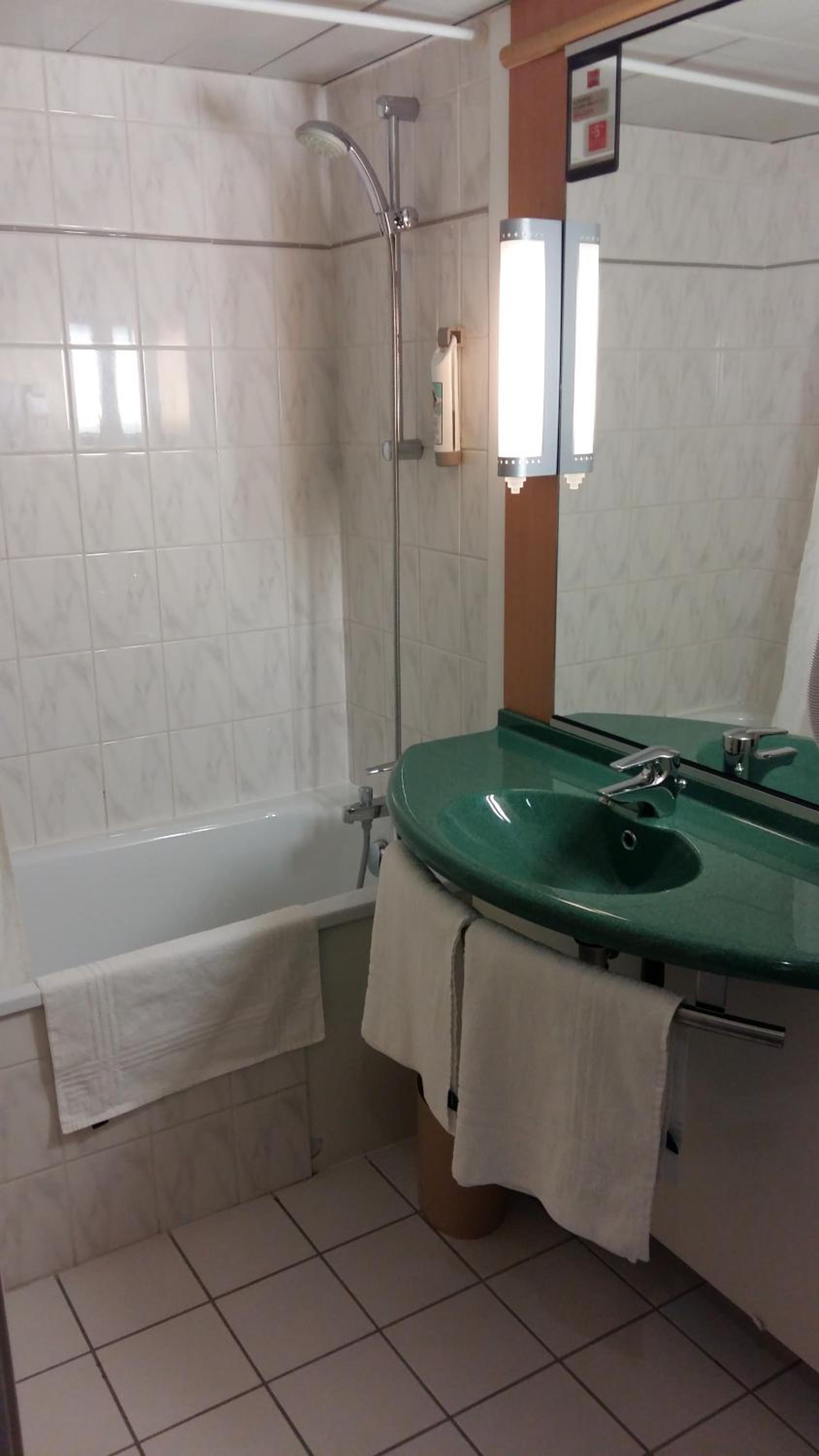 Standard Double Room - Photo 2