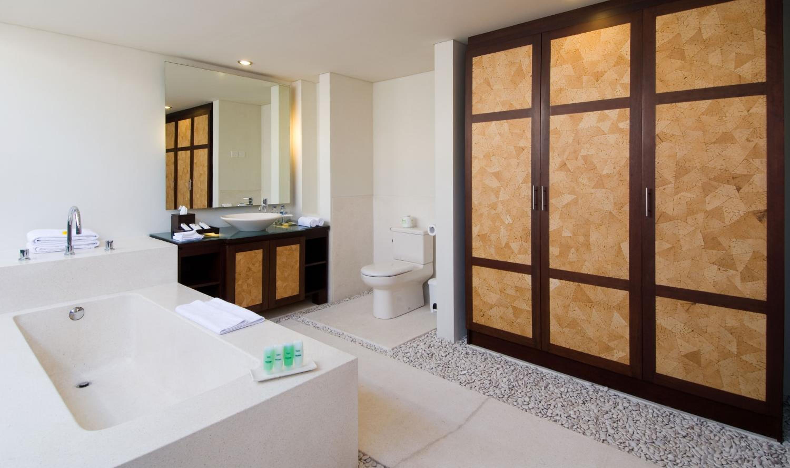 One-Bedroom Villa with Private Pool - Photo 2