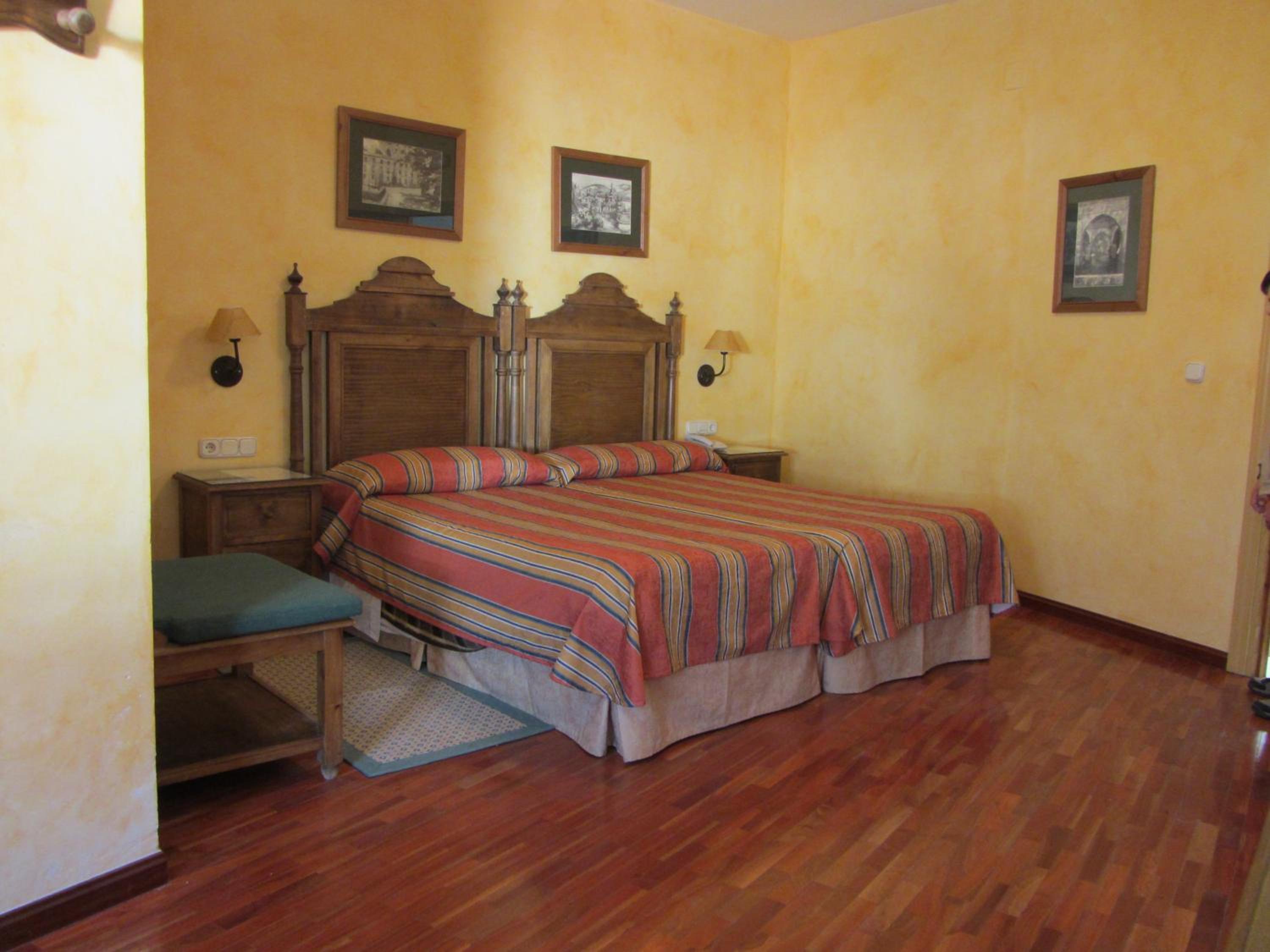 Double or Twin Room - Photo 1