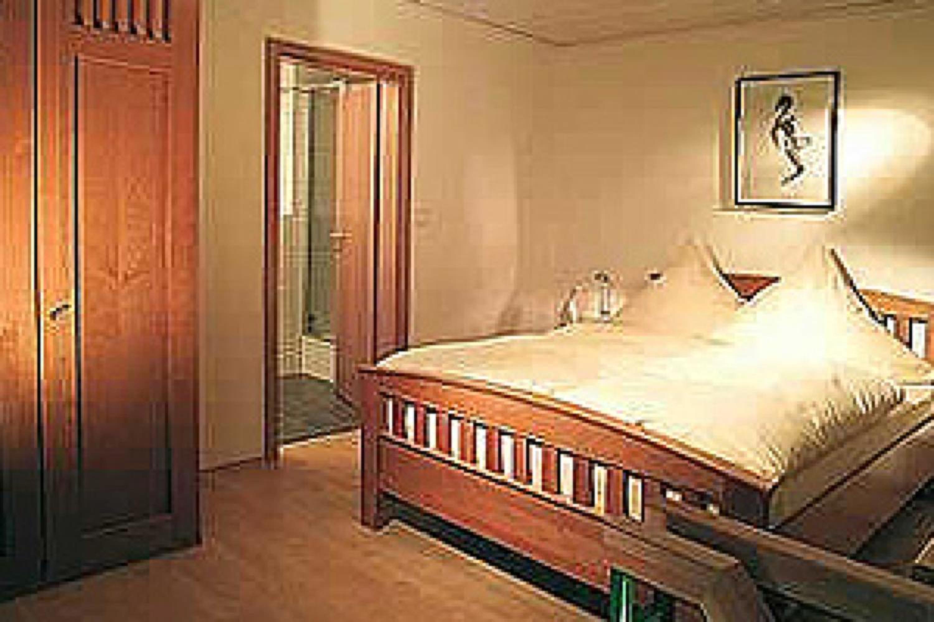 One-Bedroom Apartment photo 1