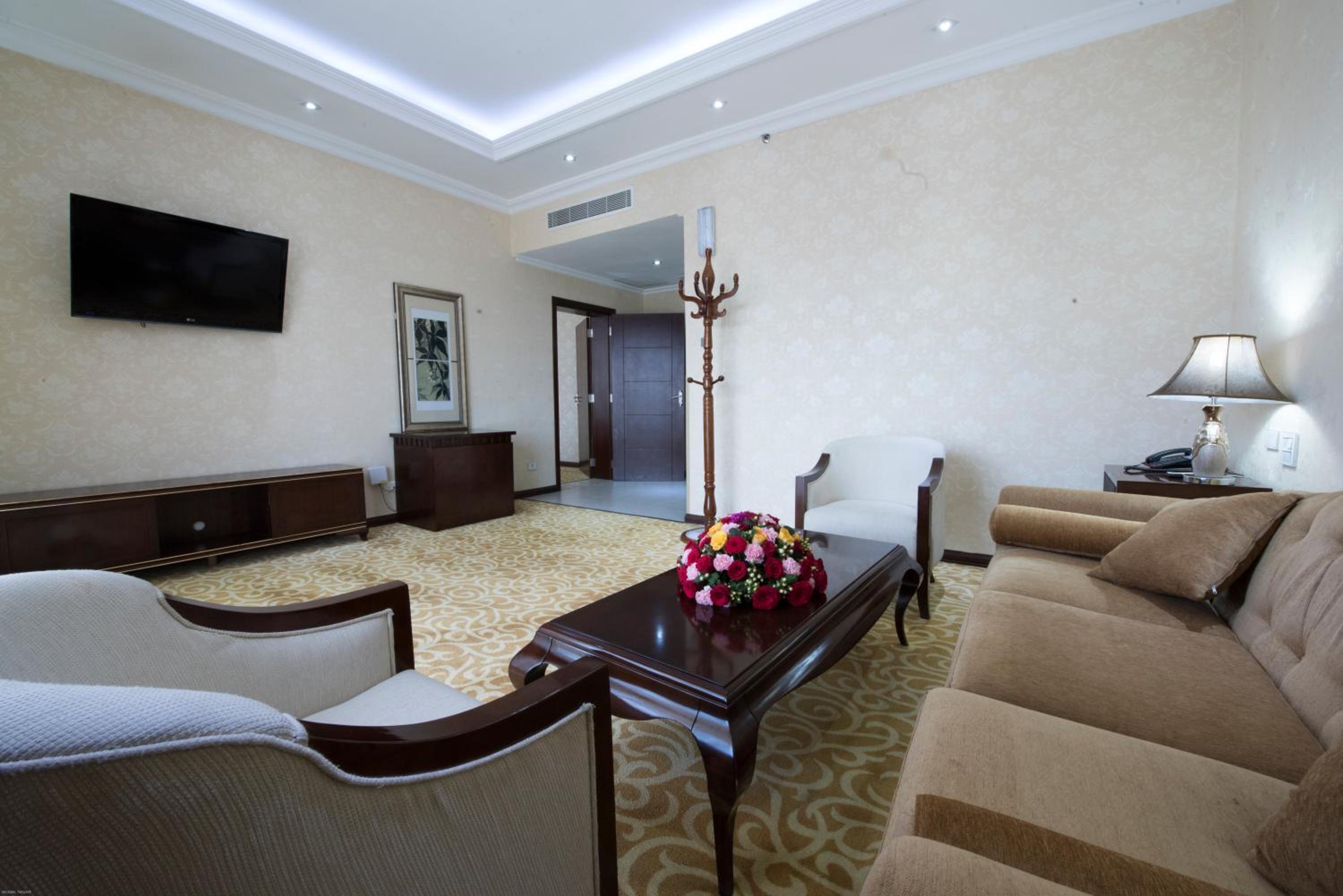 Suite - Photo 9