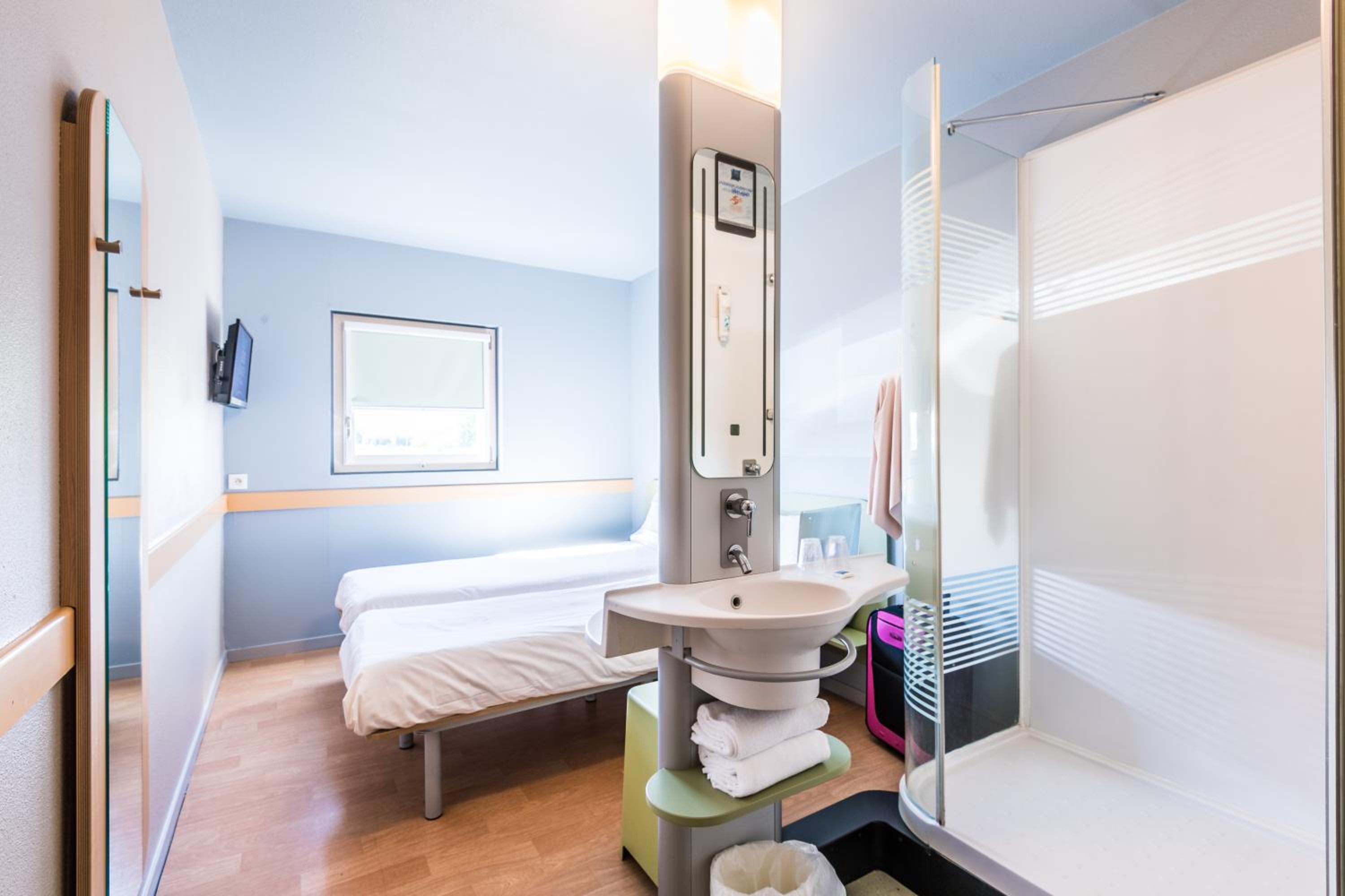 Twin Room - Photo 4