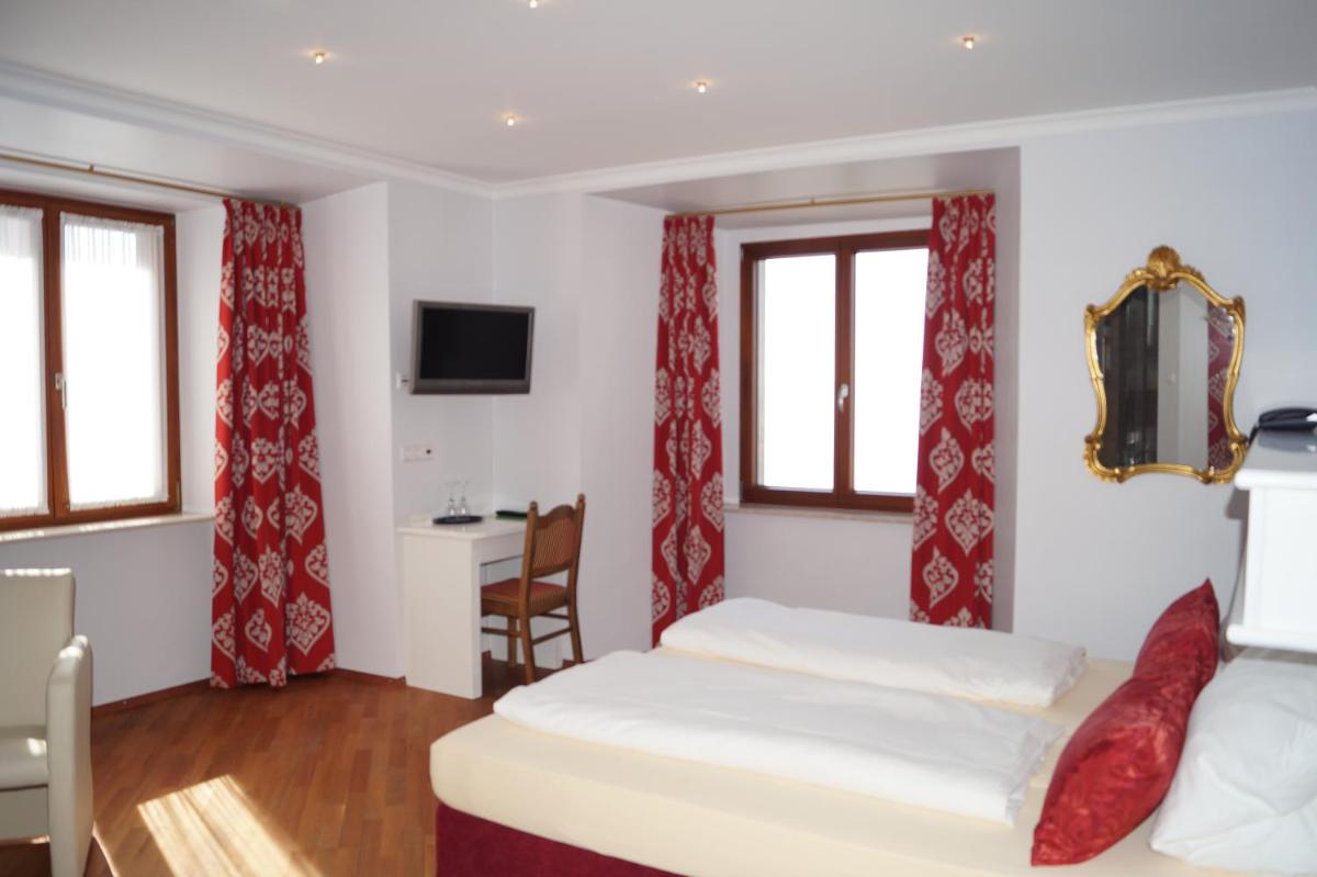 Suite with Lake View
