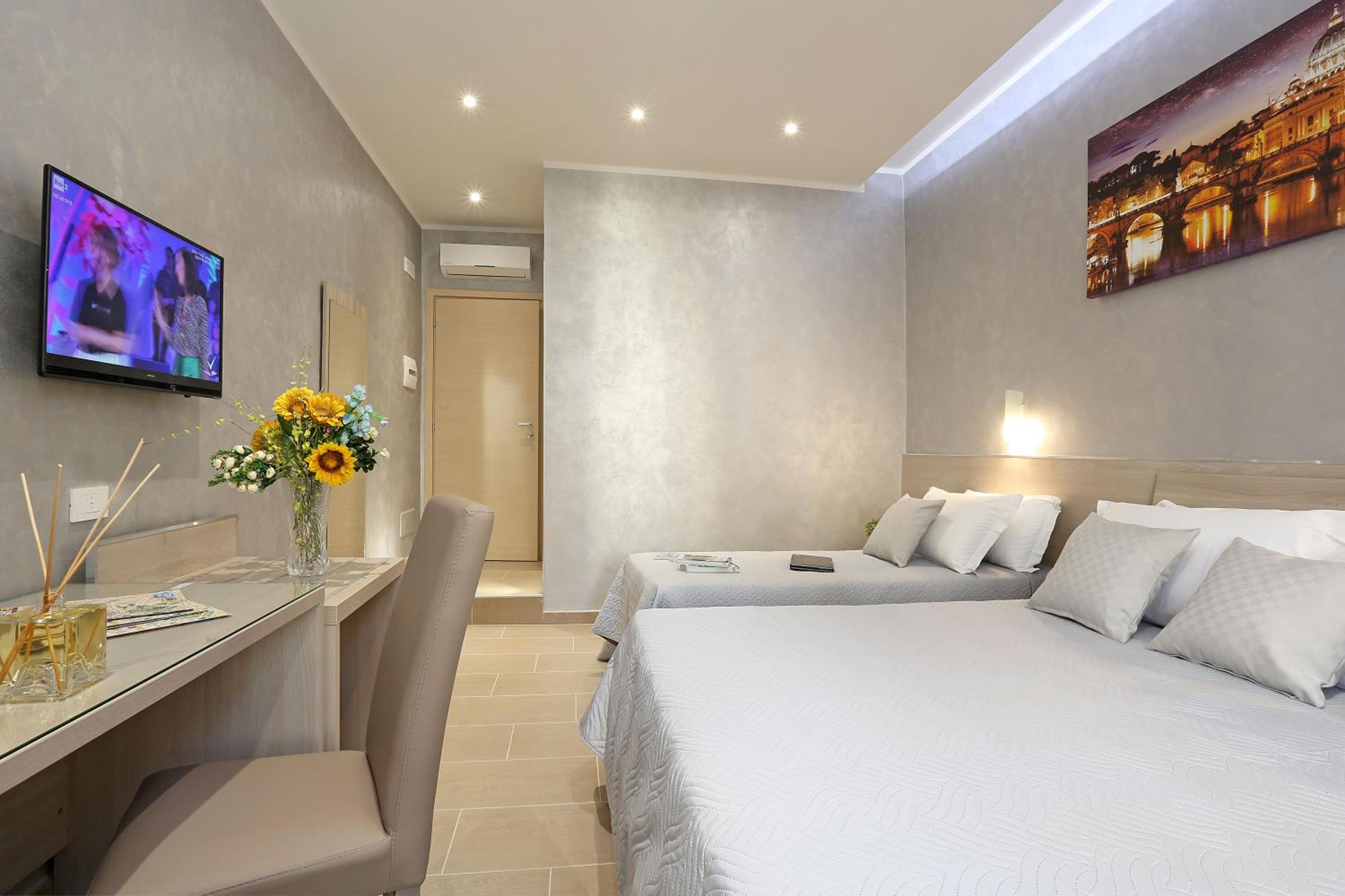 Triple Room with City View photo 3